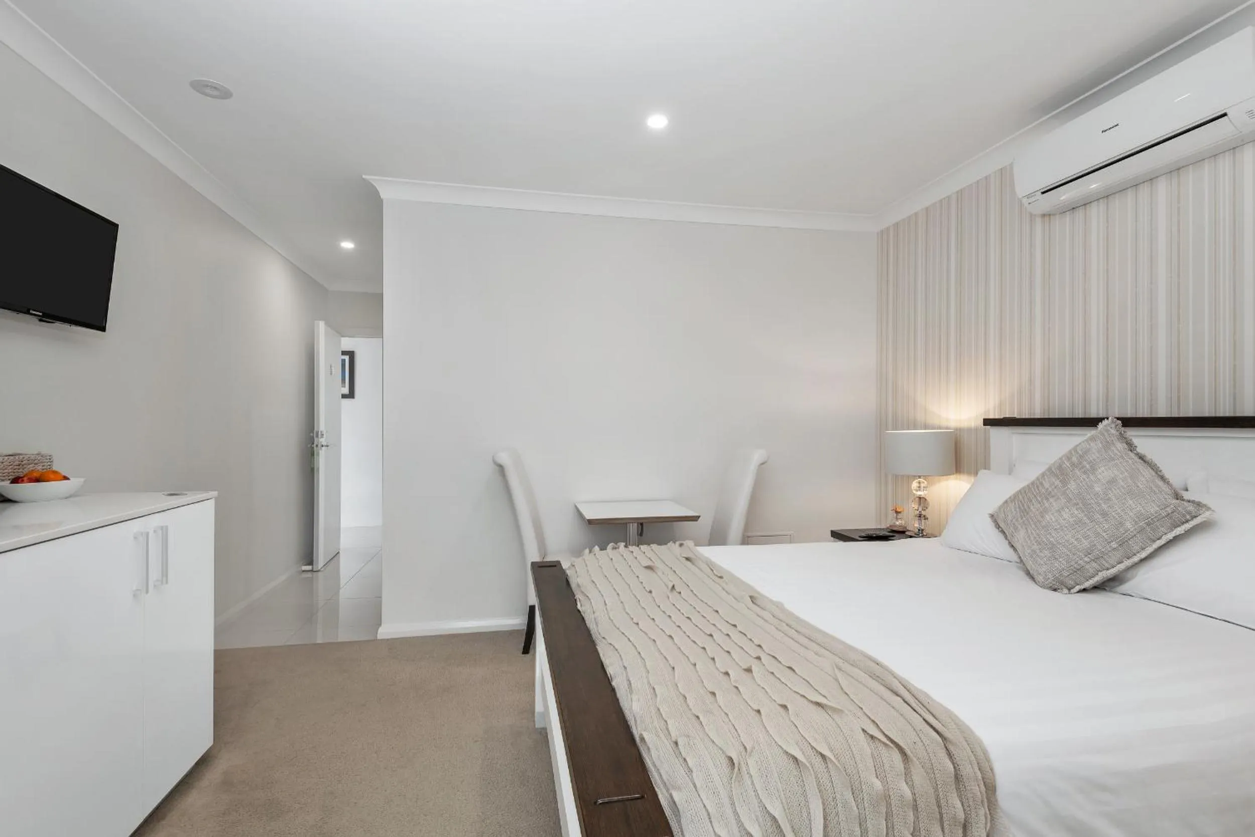 Photo of the whole room, Bed in The Oxley Estate