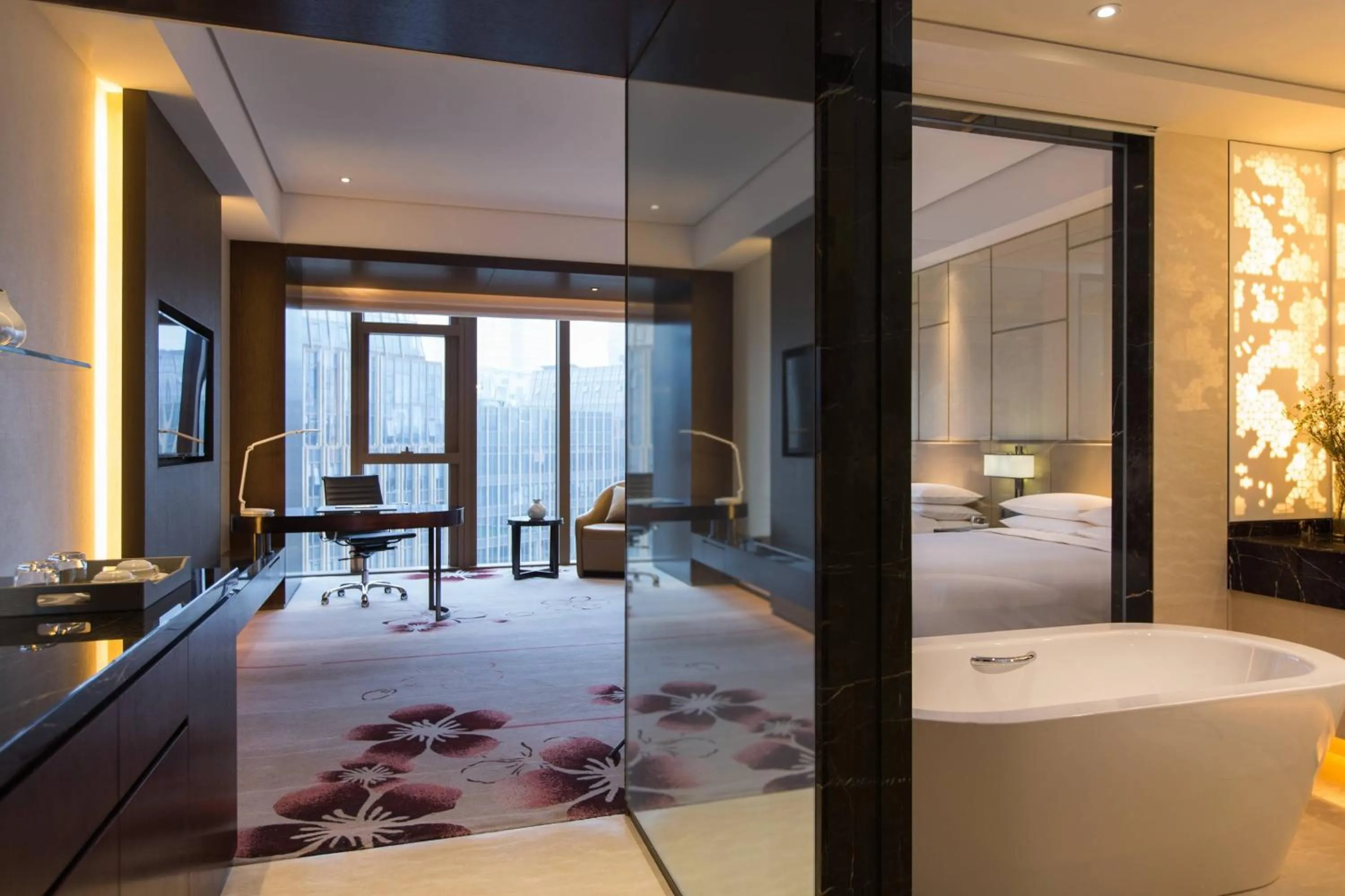 Bathroom, Bed in Renaissance Nanjing Olympic Centre Hotel