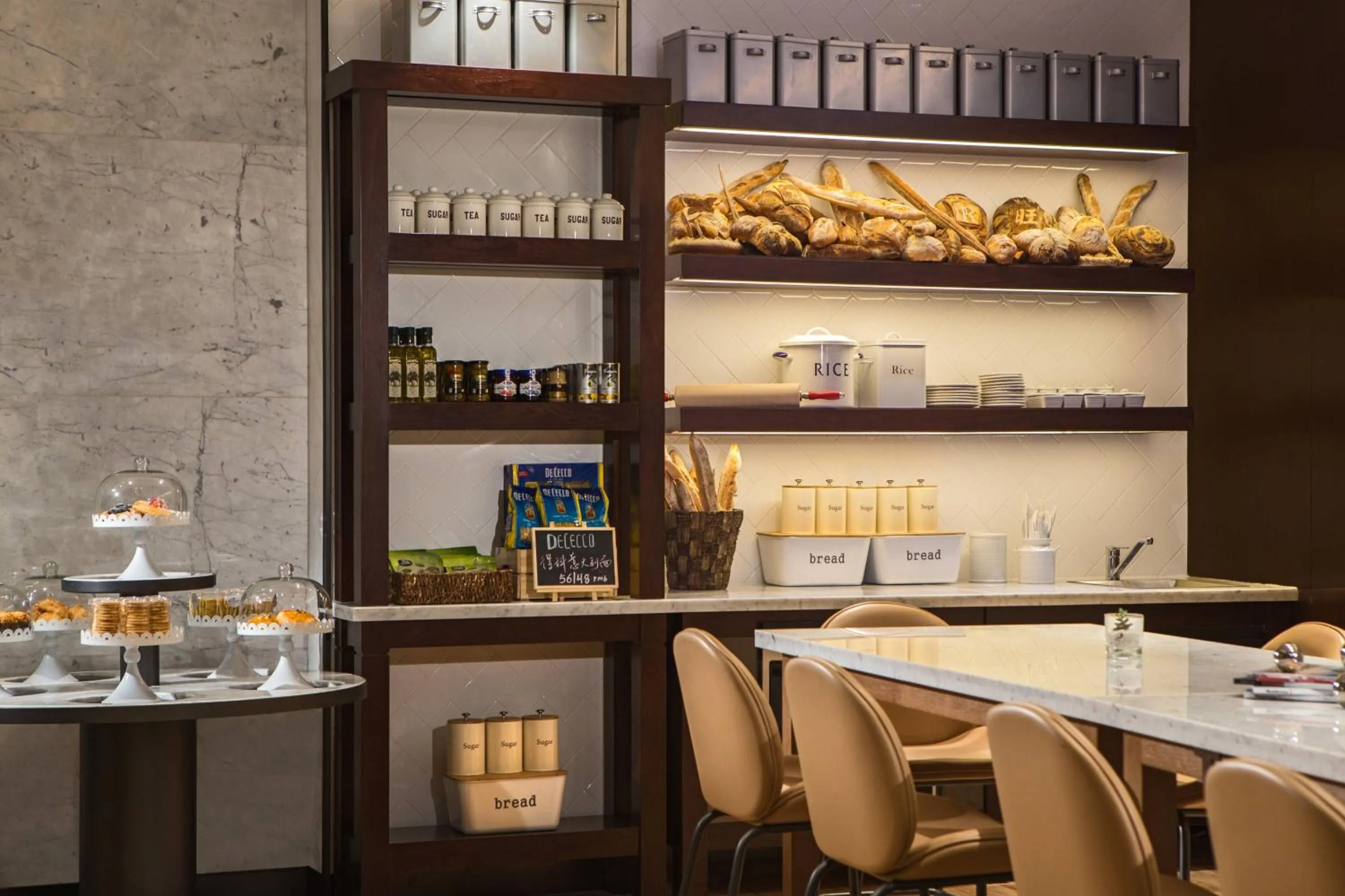 Restaurant/places to eat in Renaissance Nanjing Olympic Centre Hotel