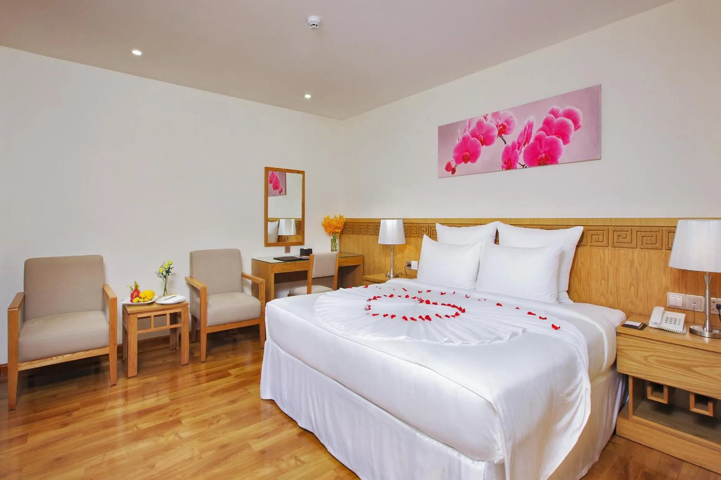 Photo of the whole room, Bed in Rosaka Nha Trang Hotel