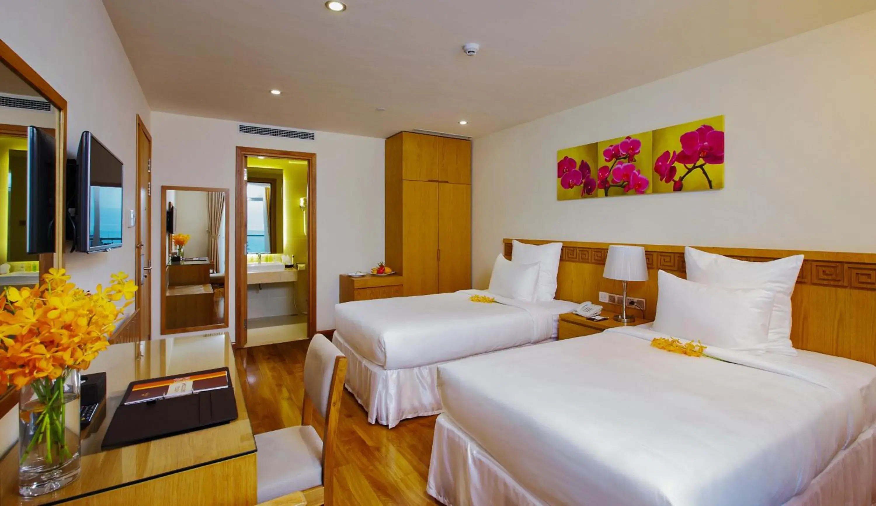 Premier Deluxe Twin Room with Balcony in Rosaka Nha Trang Hotel Premier Deluxe Twin Room with Balcony in Rosaka Nha Trang Hotel