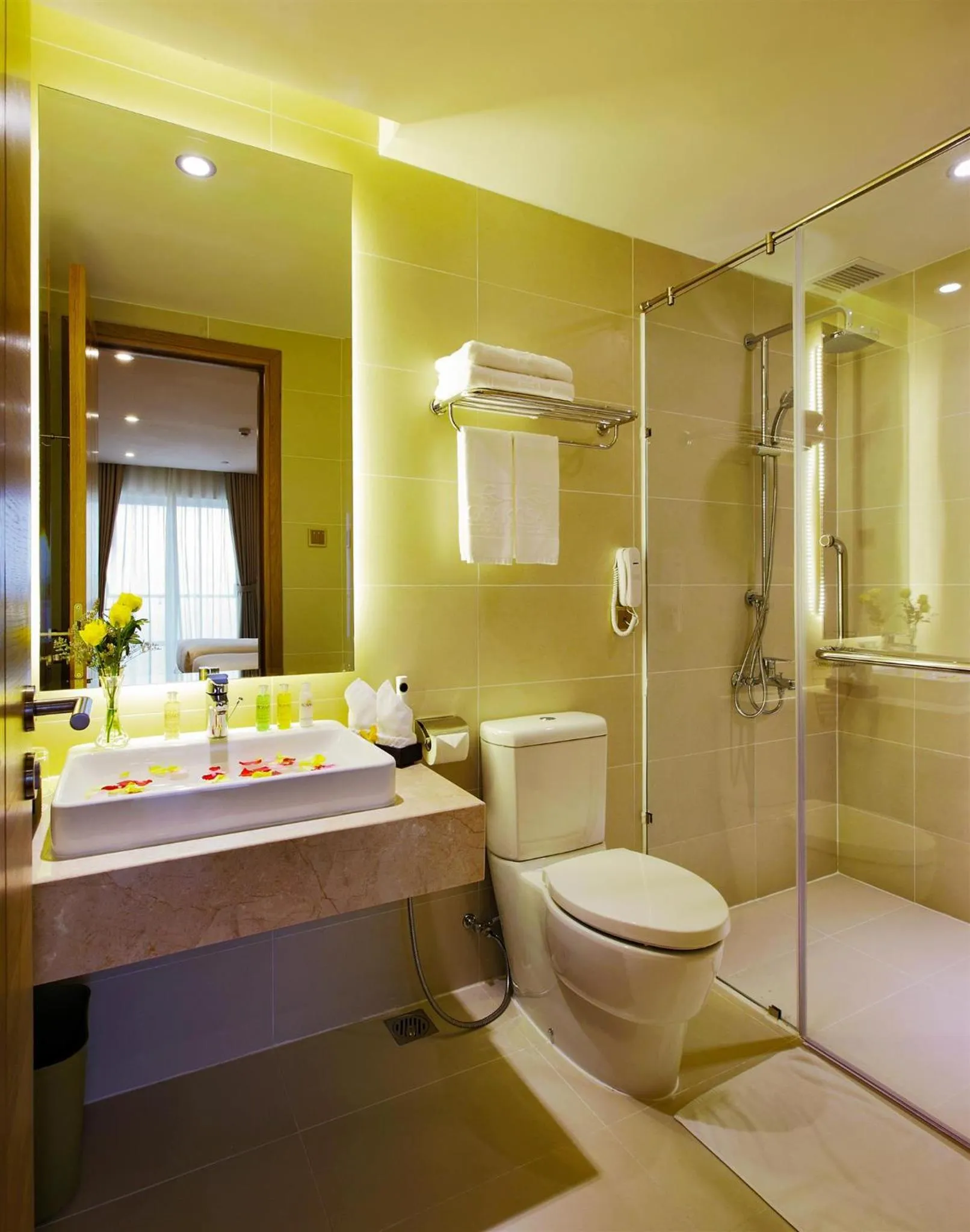 Bathroom in Rosaka Nha Trang Hotel