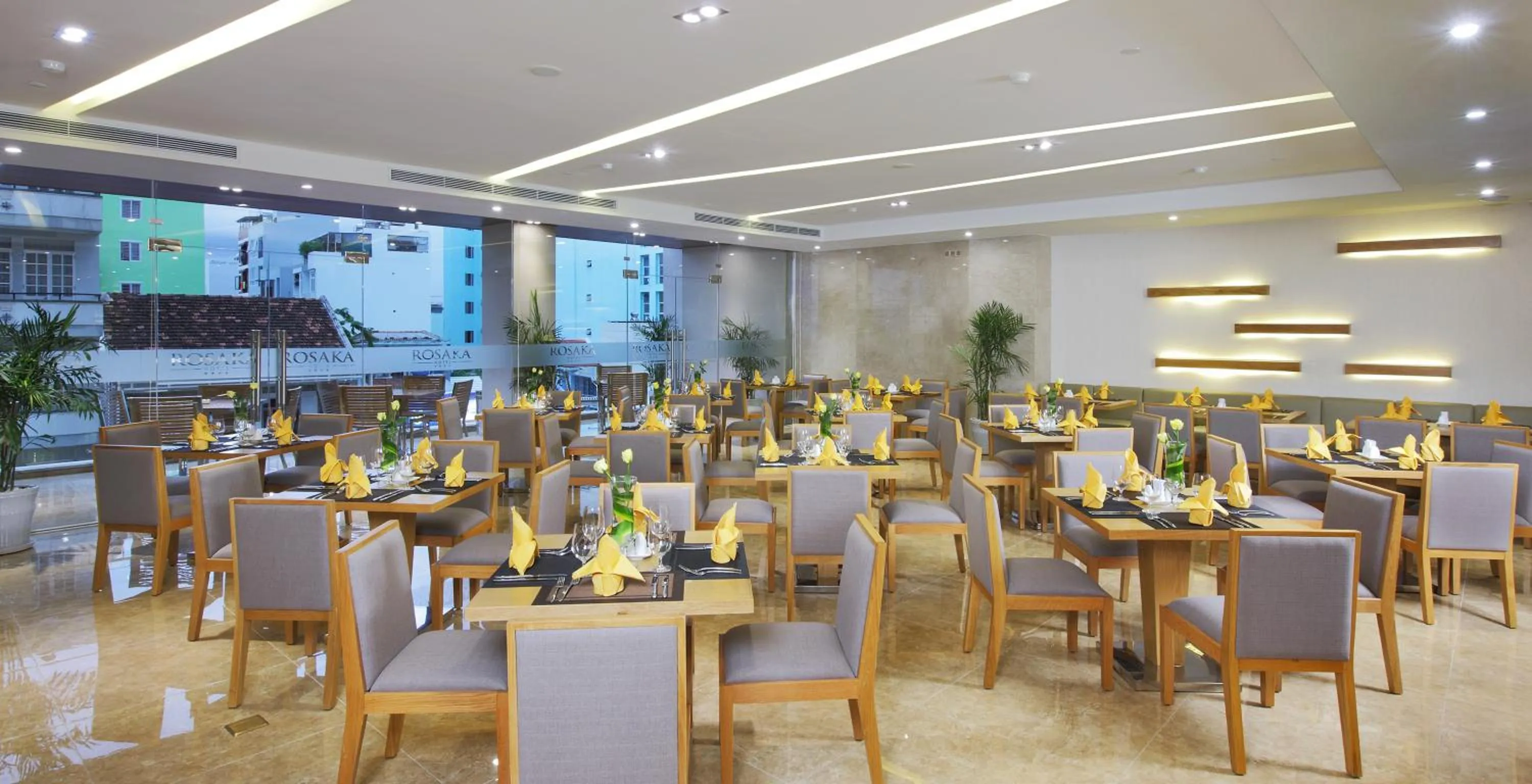 Restaurant/places to eat in Rosaka Nha Trang Hotel