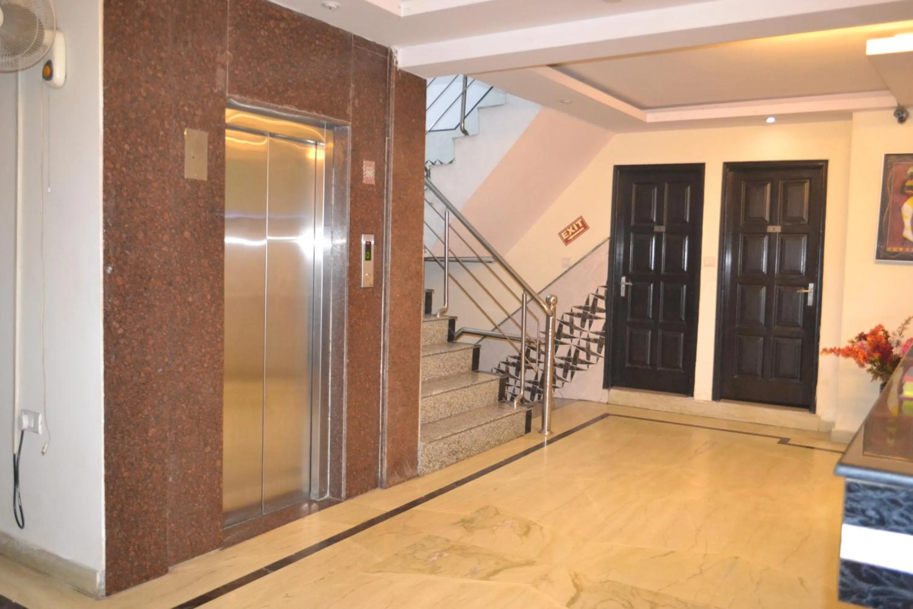 Lobby or reception in Hotel Apple Villa - New Delhi