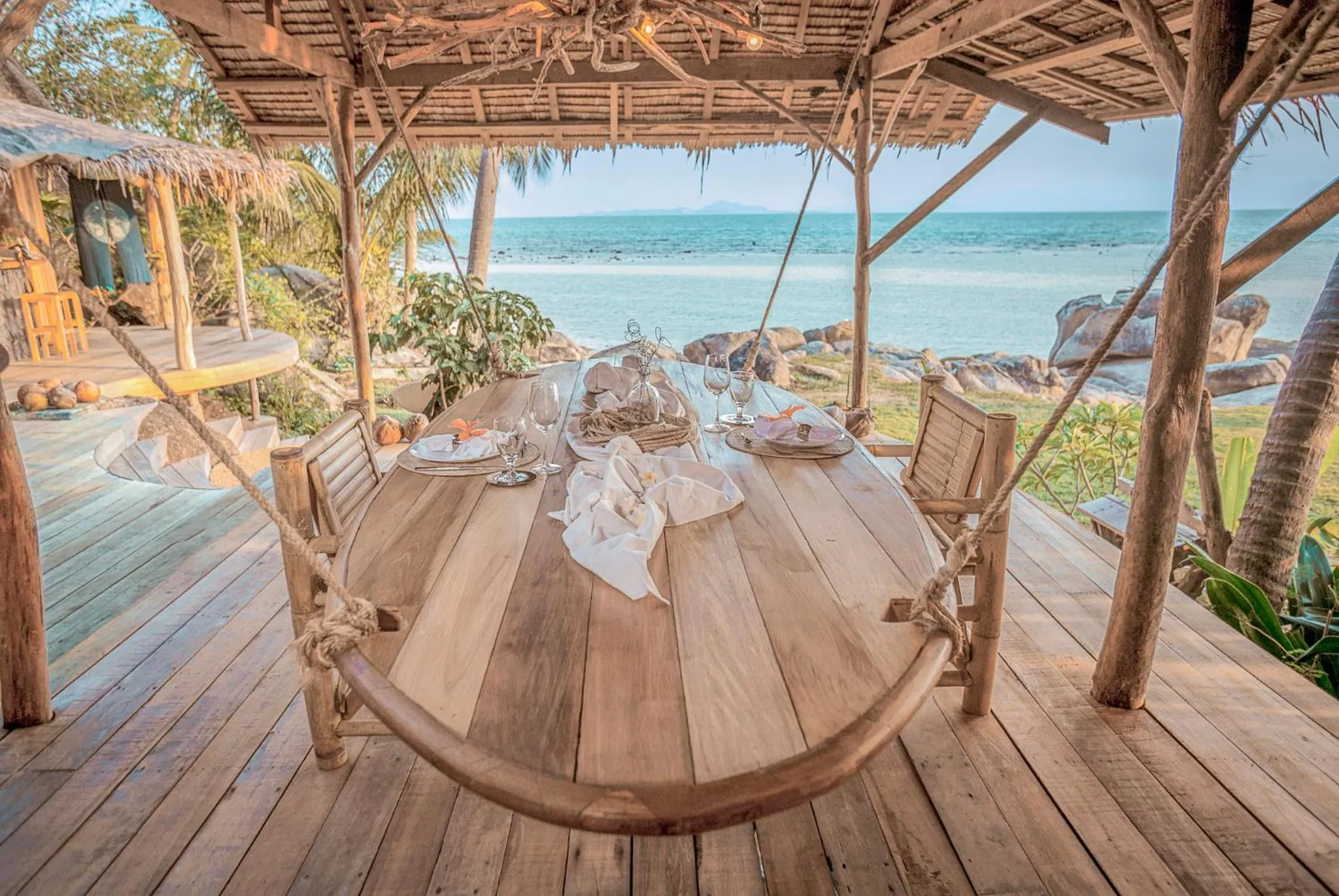 Restaurant/places to eat in Somewhere Only We Know Resort