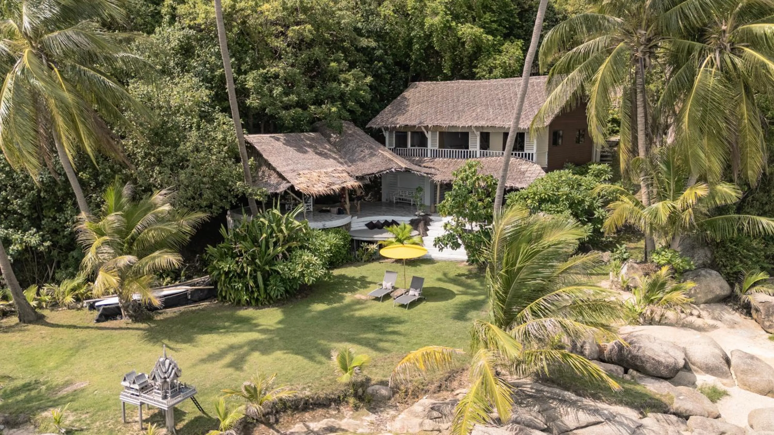 Restaurant/places to eat in Somewhere Only We Know Resort