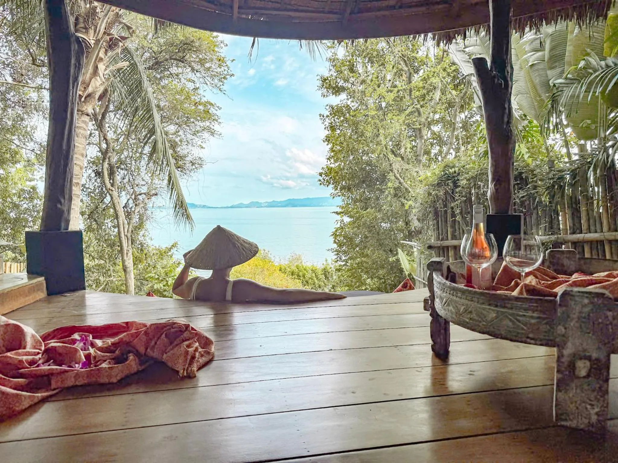 Living room in Somewhere Only We Know Resort