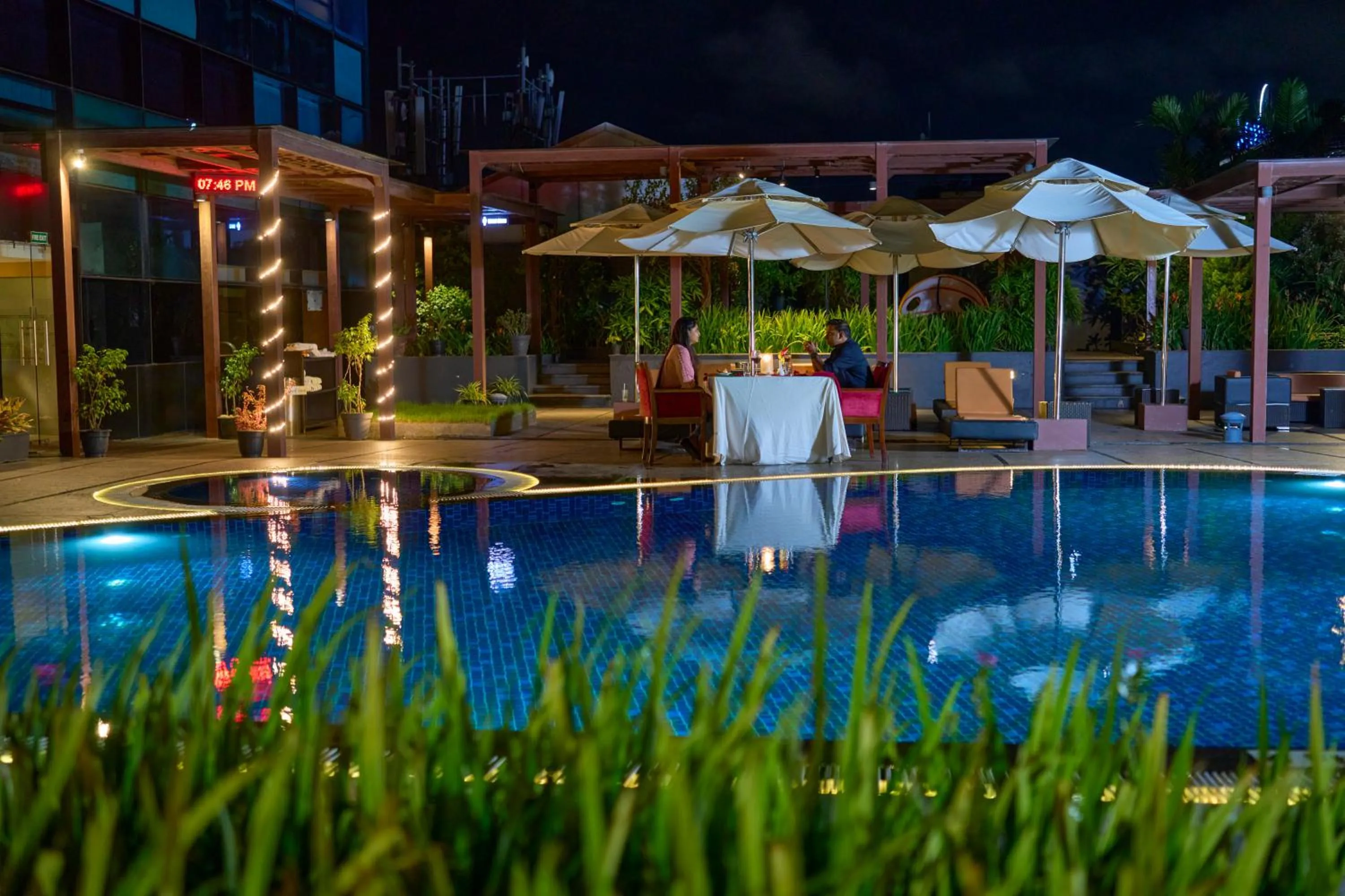 Restaurant/places to eat in The Raviz Calicut