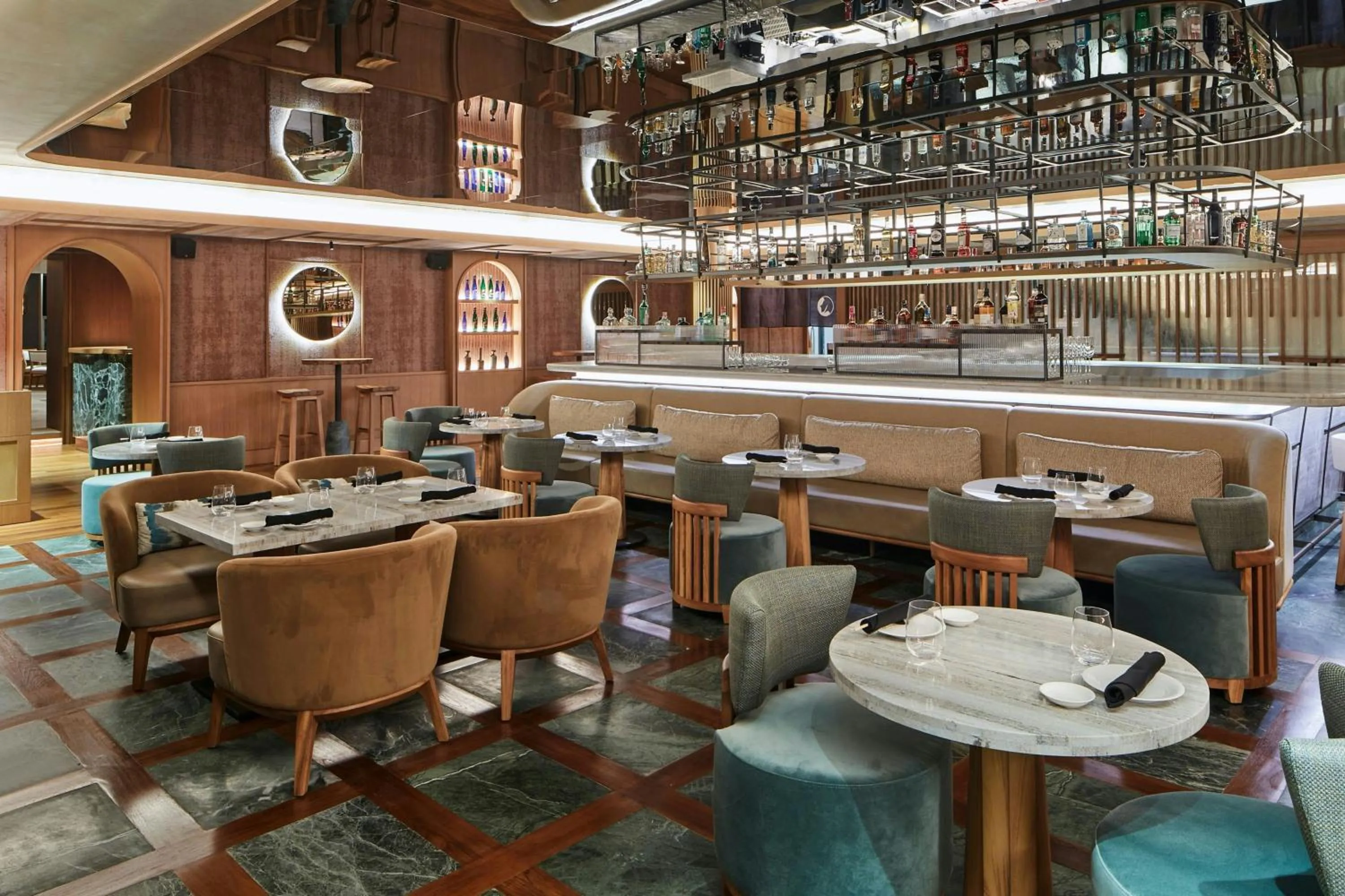 Lounge or bar in The Ritz-Carlton, Istanbul at the Bosphorus