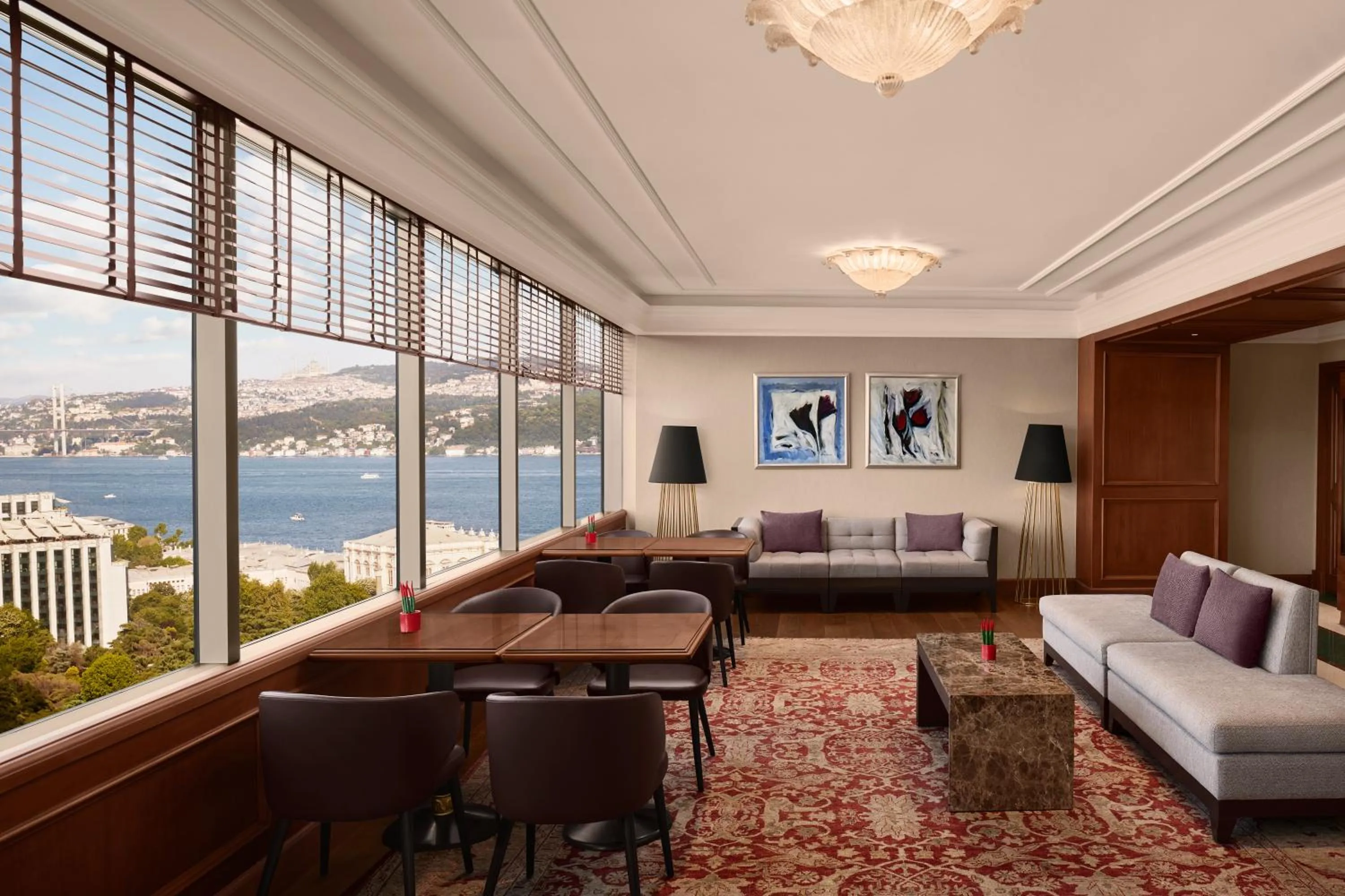 Lounge or bar in The Ritz-Carlton, Istanbul at the Bosphorus