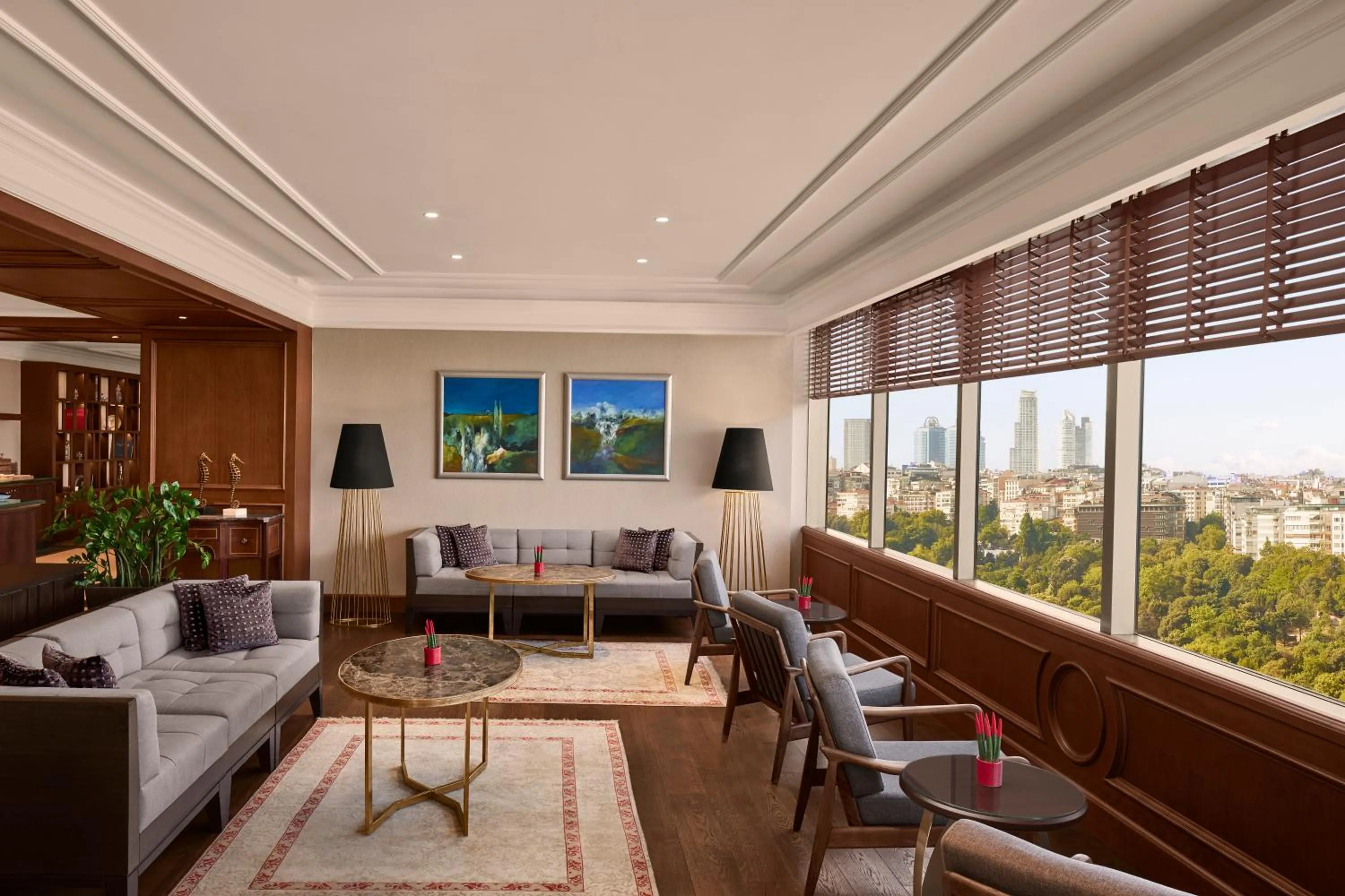 Lounge or bar in The Ritz-Carlton, Istanbul at the Bosphorus