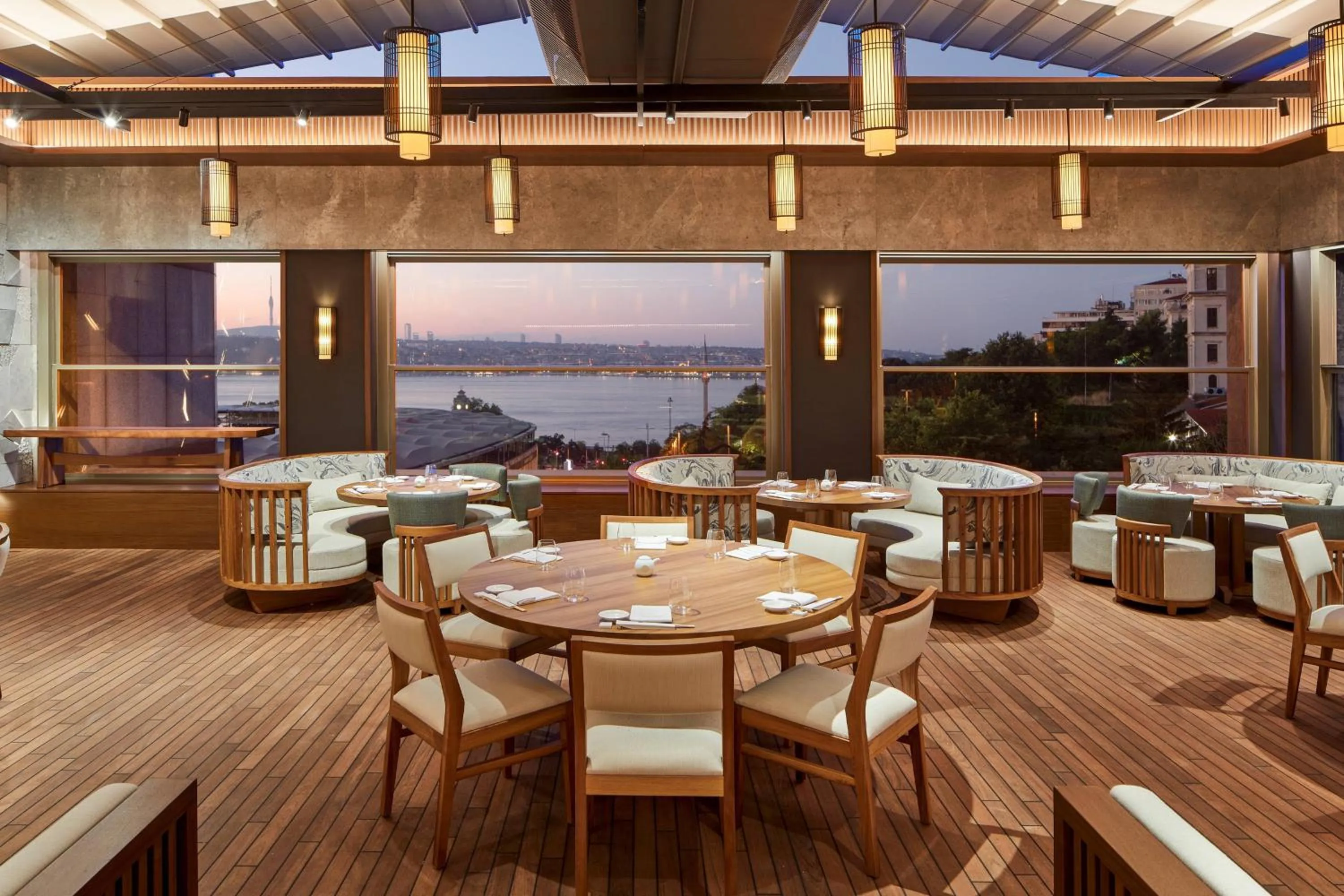 Restaurant/places to eat in The Ritz-Carlton, Istanbul at the Bosphorus