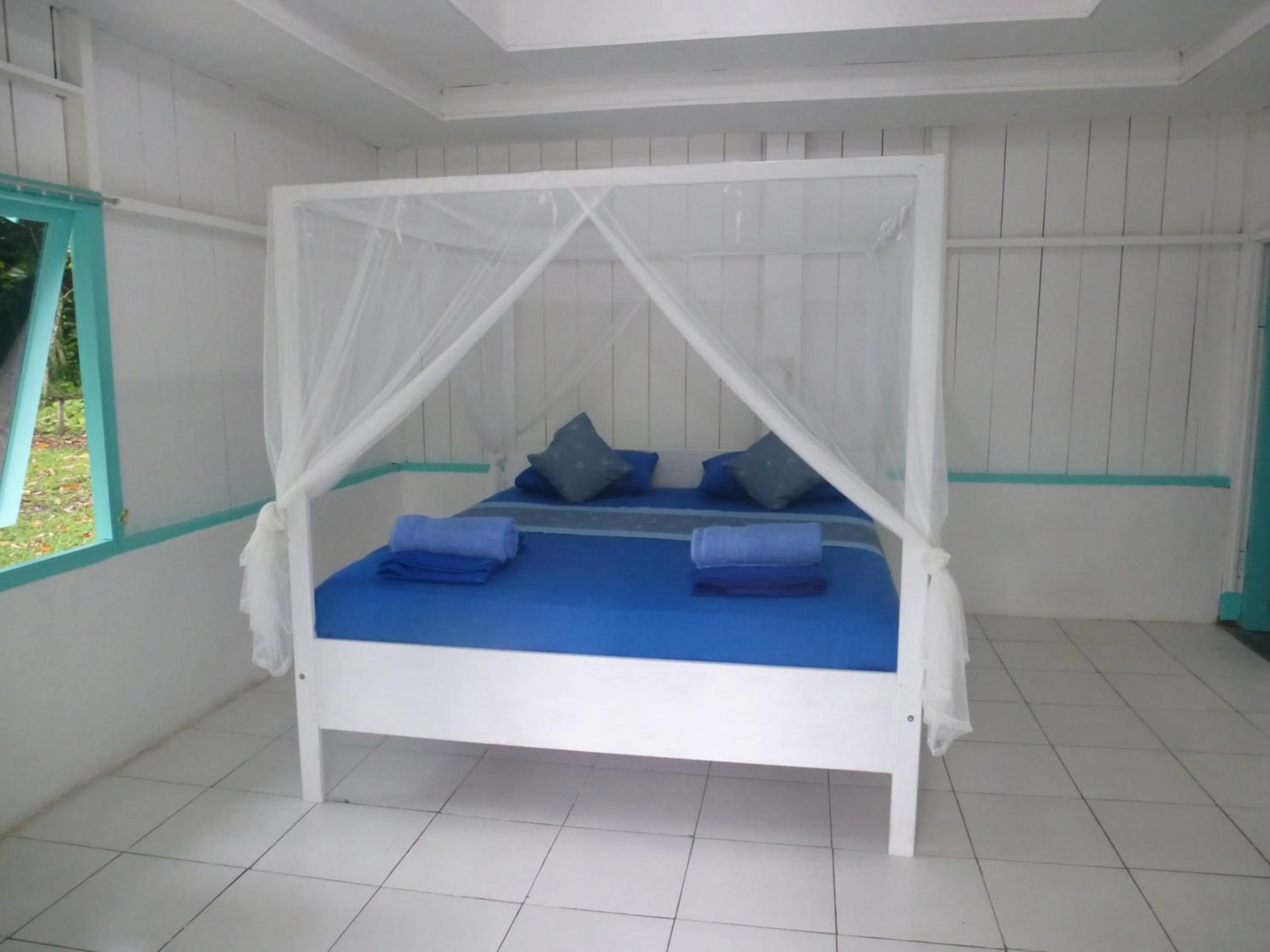 Bed in Scuba Republic Beach Bungalows