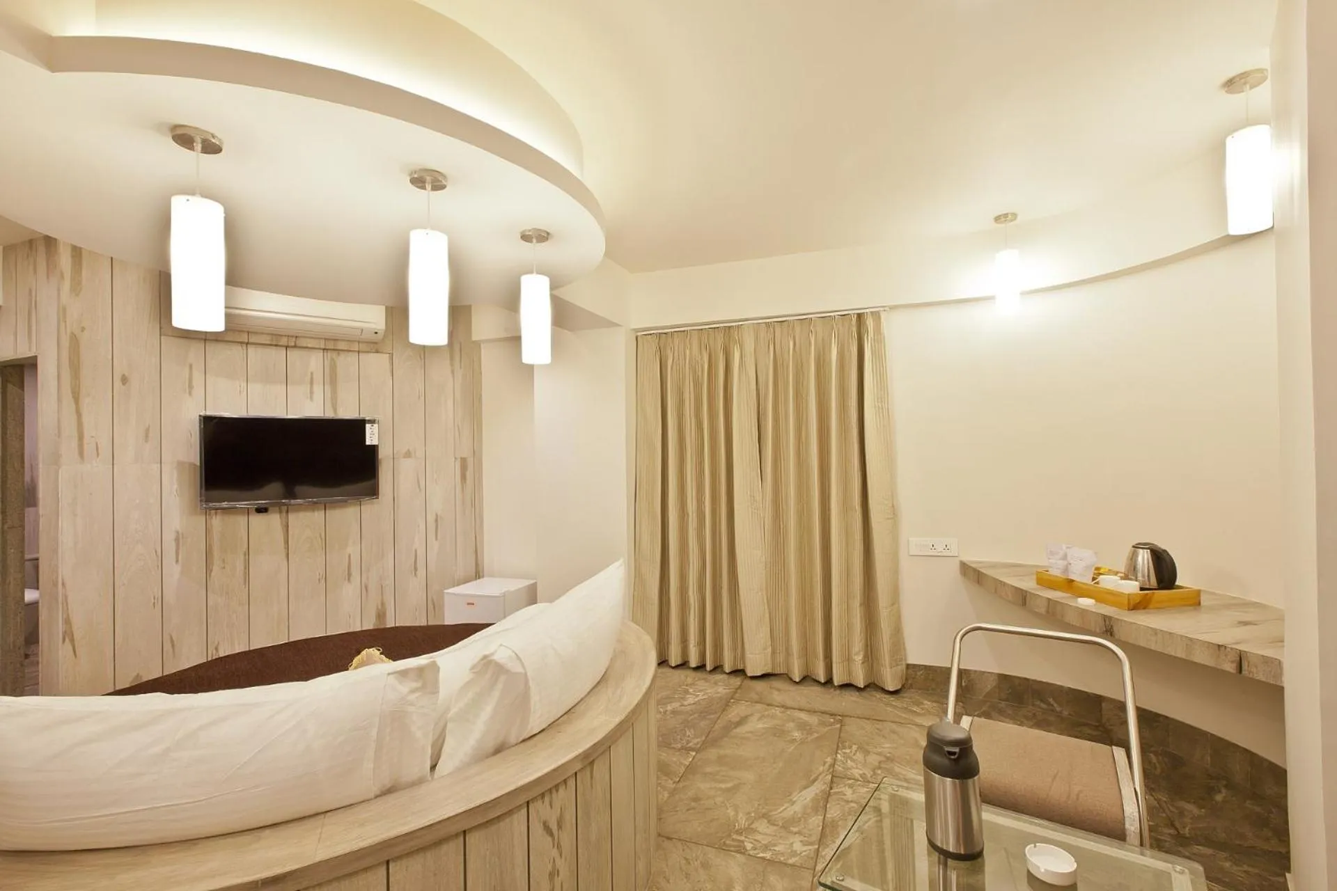 Bedroom, Bed in Scenaria Hotel - Navrangpura, Ahmedabad