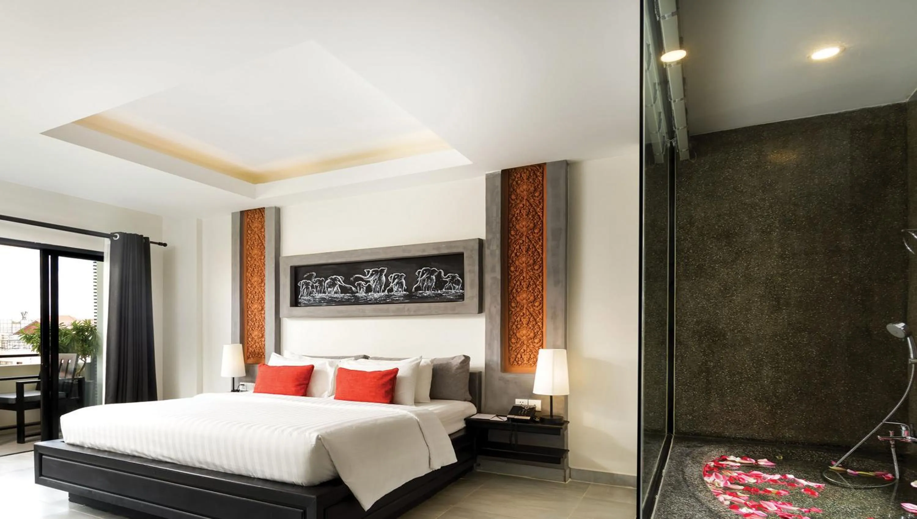 Bathroom, Bed in Central Suite Residence