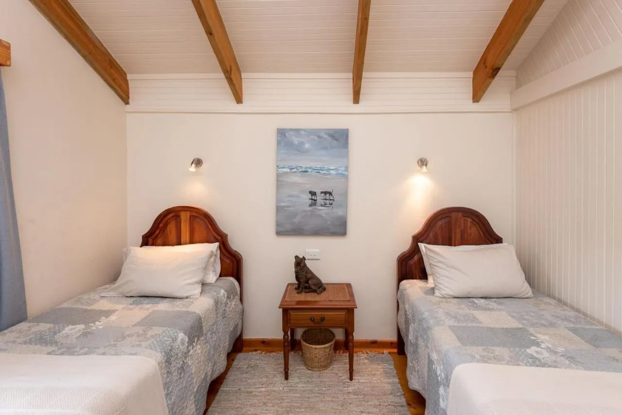 Bedroom, Bed in Kamma-Otter