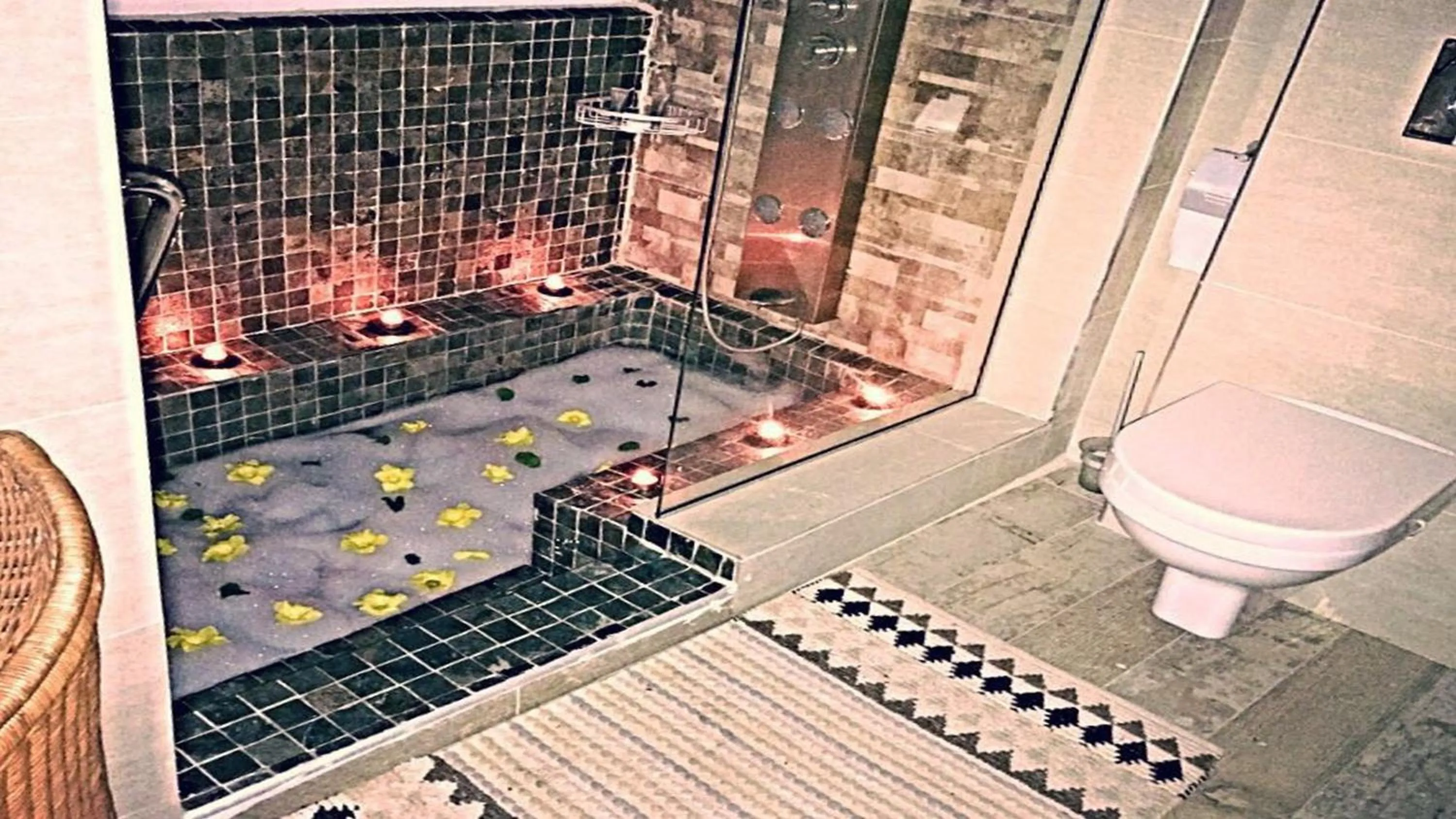 Toilet in Ocean Villas Apart Hotel