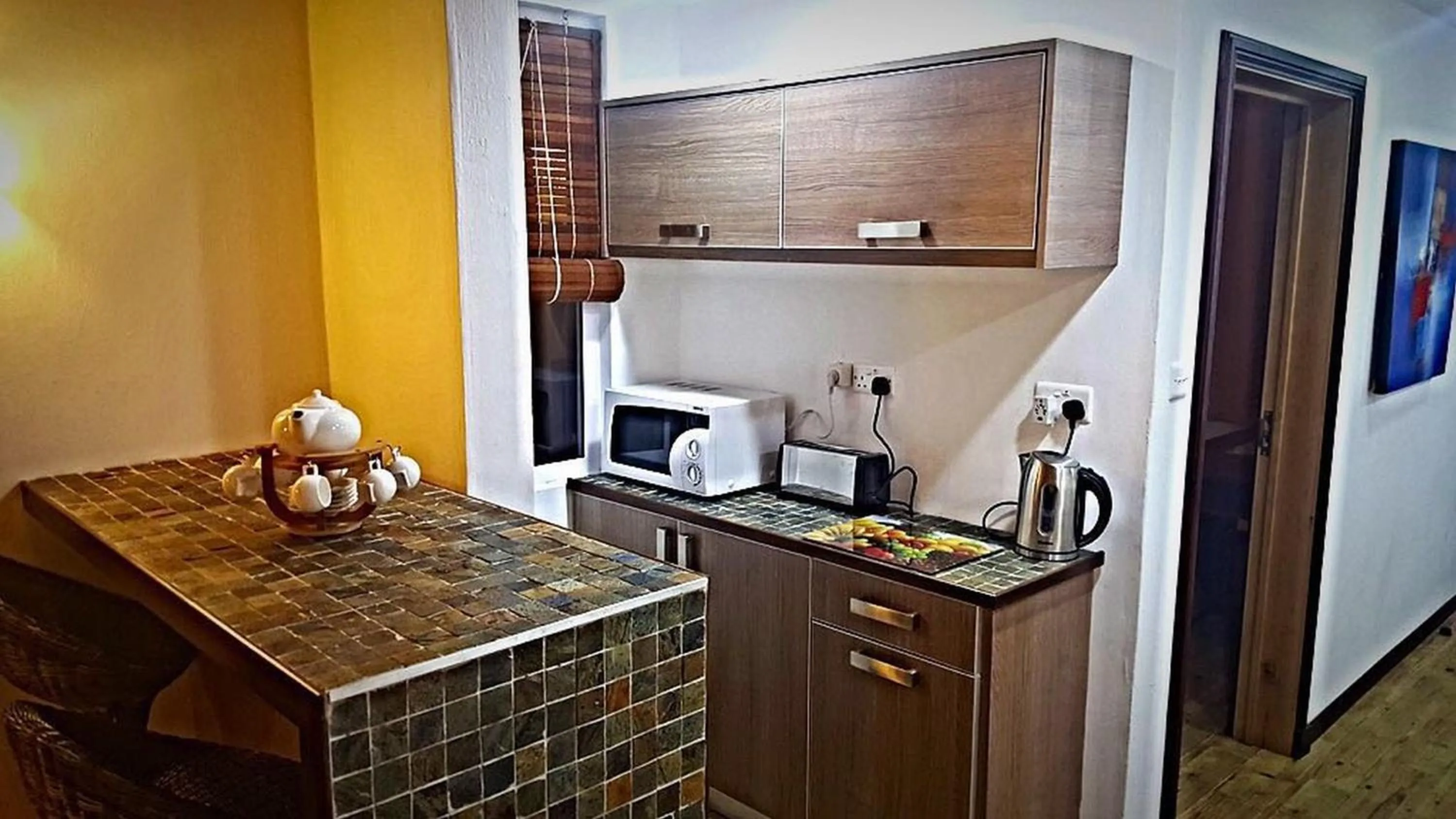 Kitchen or kitchenette in Ocean Villas Apart Hotel