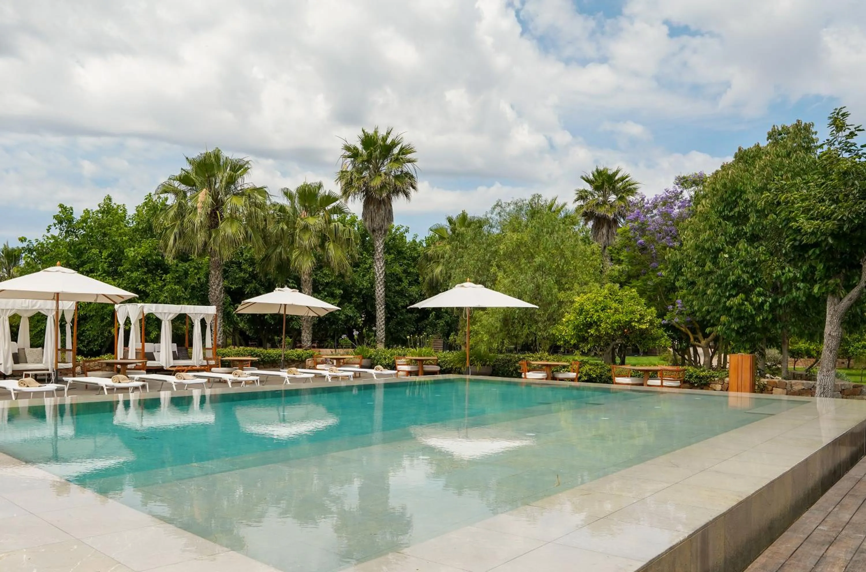 Swimming pool in Hotel Rural Xereca