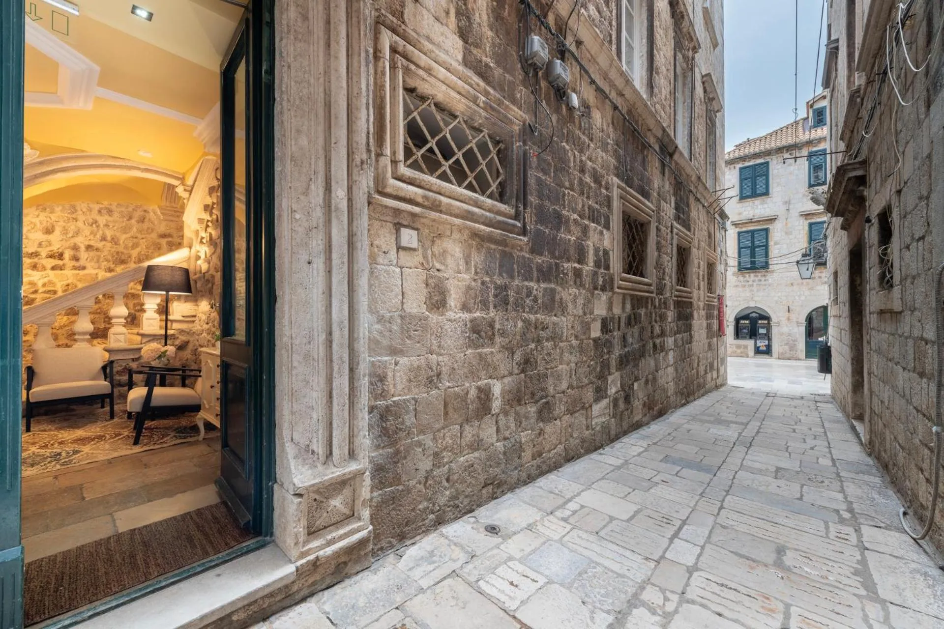 Facade/entrance in Palmotta Palace