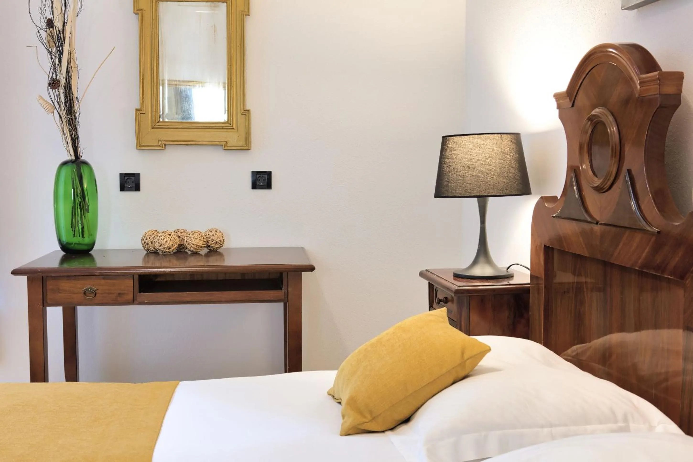 Decorative detail, Bed in Palmotta Palace