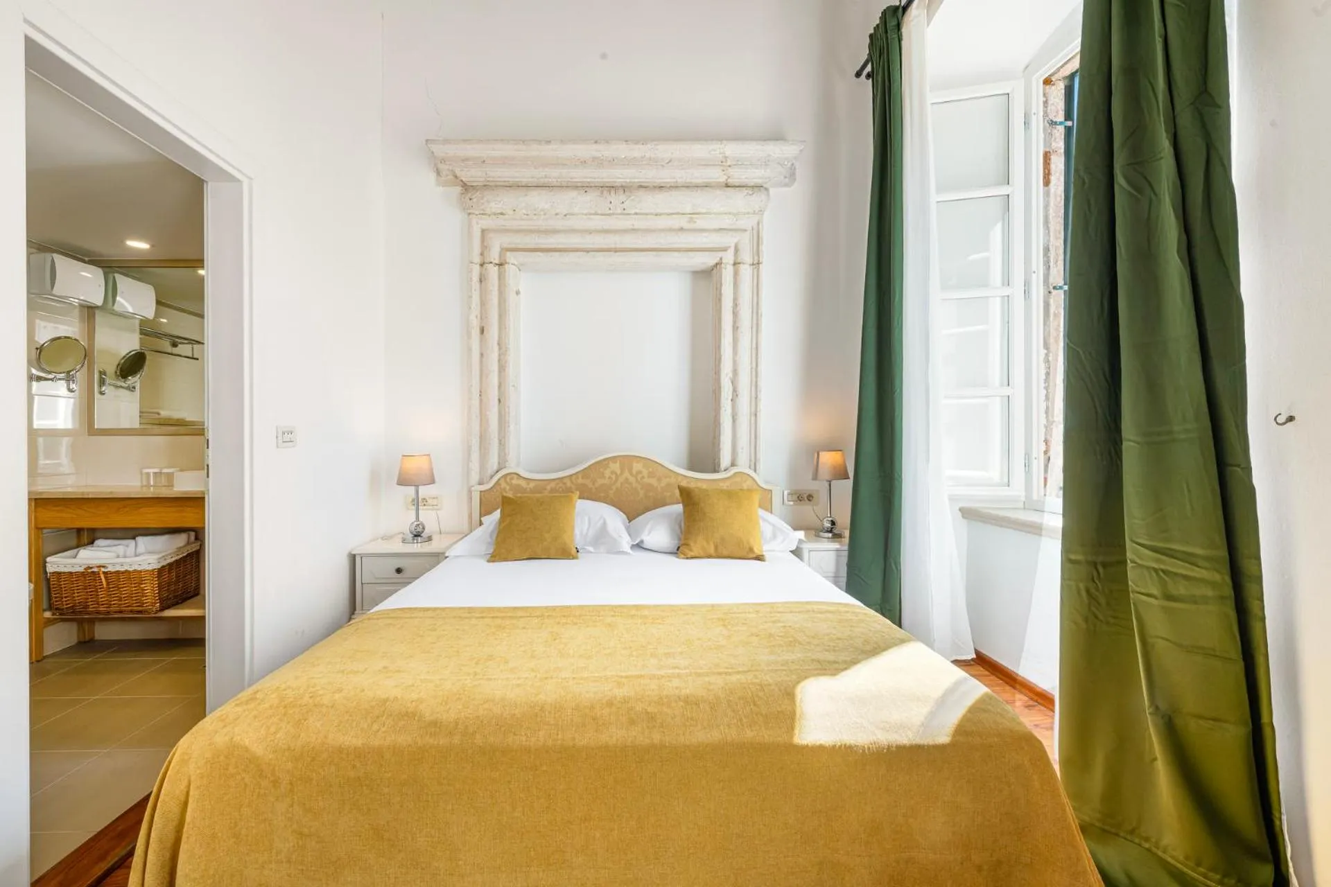 Bedroom, Bed in Palmotta Palace