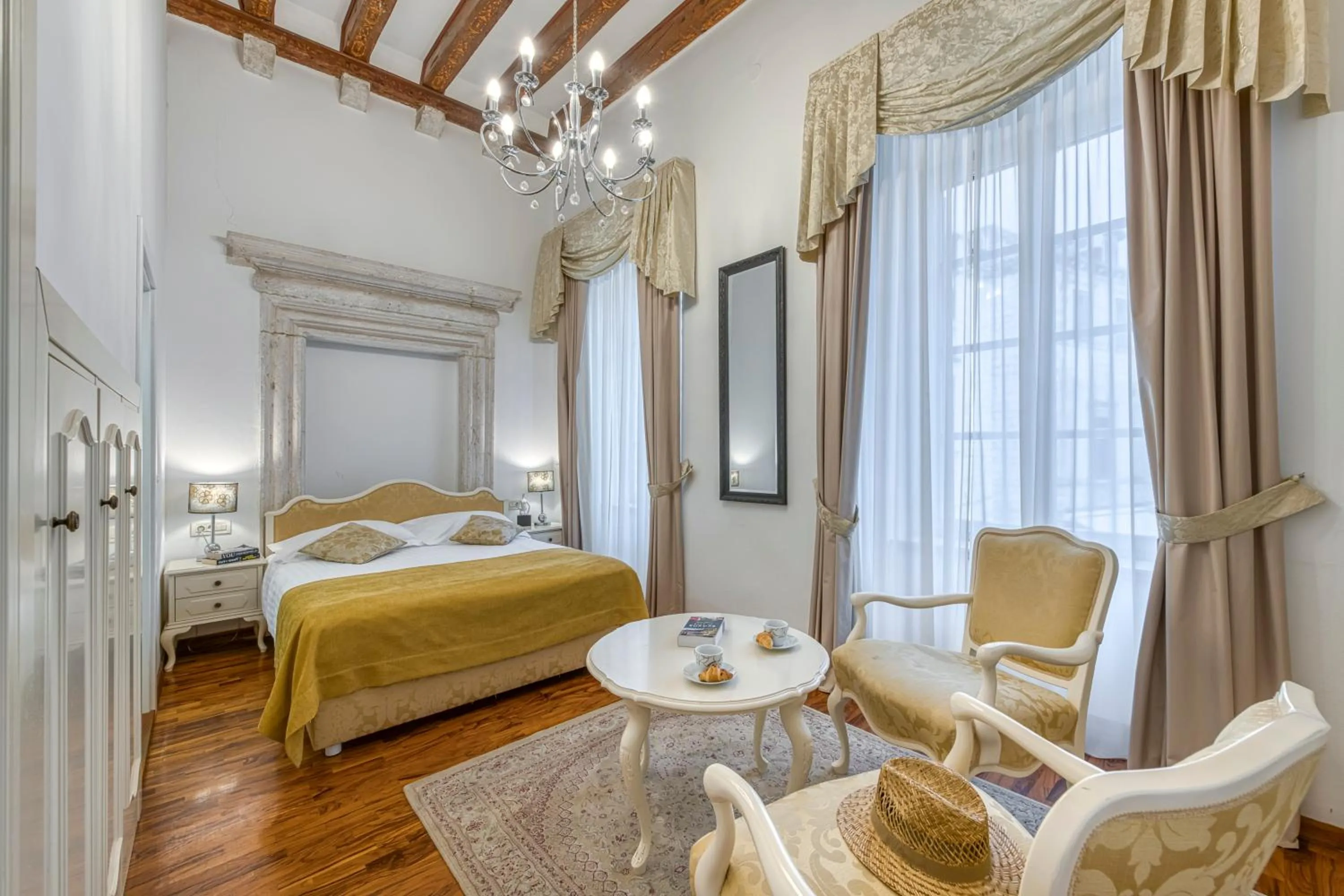 Bedroom, Bed in Palmotta Palace