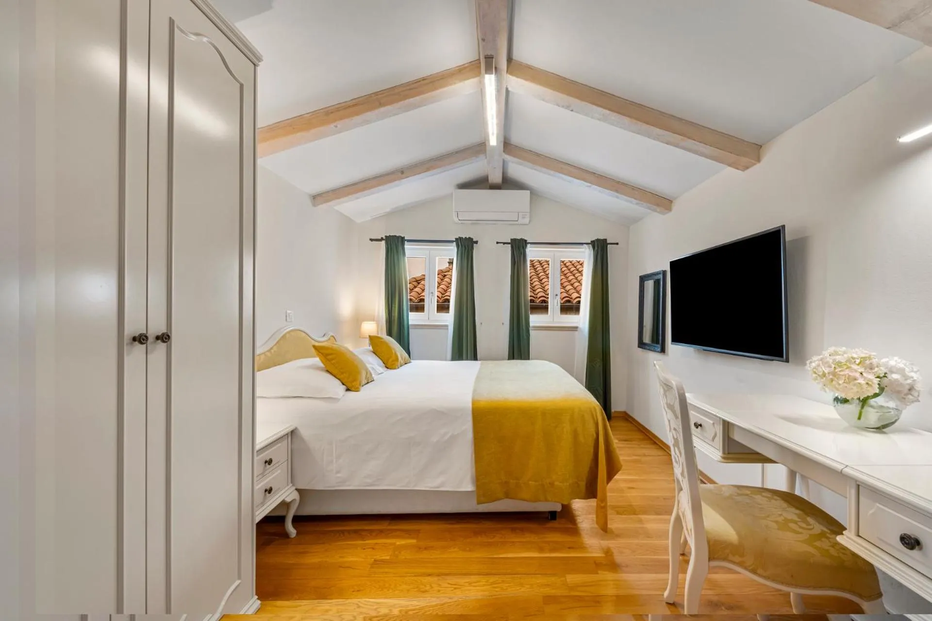 Bedroom, Bed in Palmotta Palace