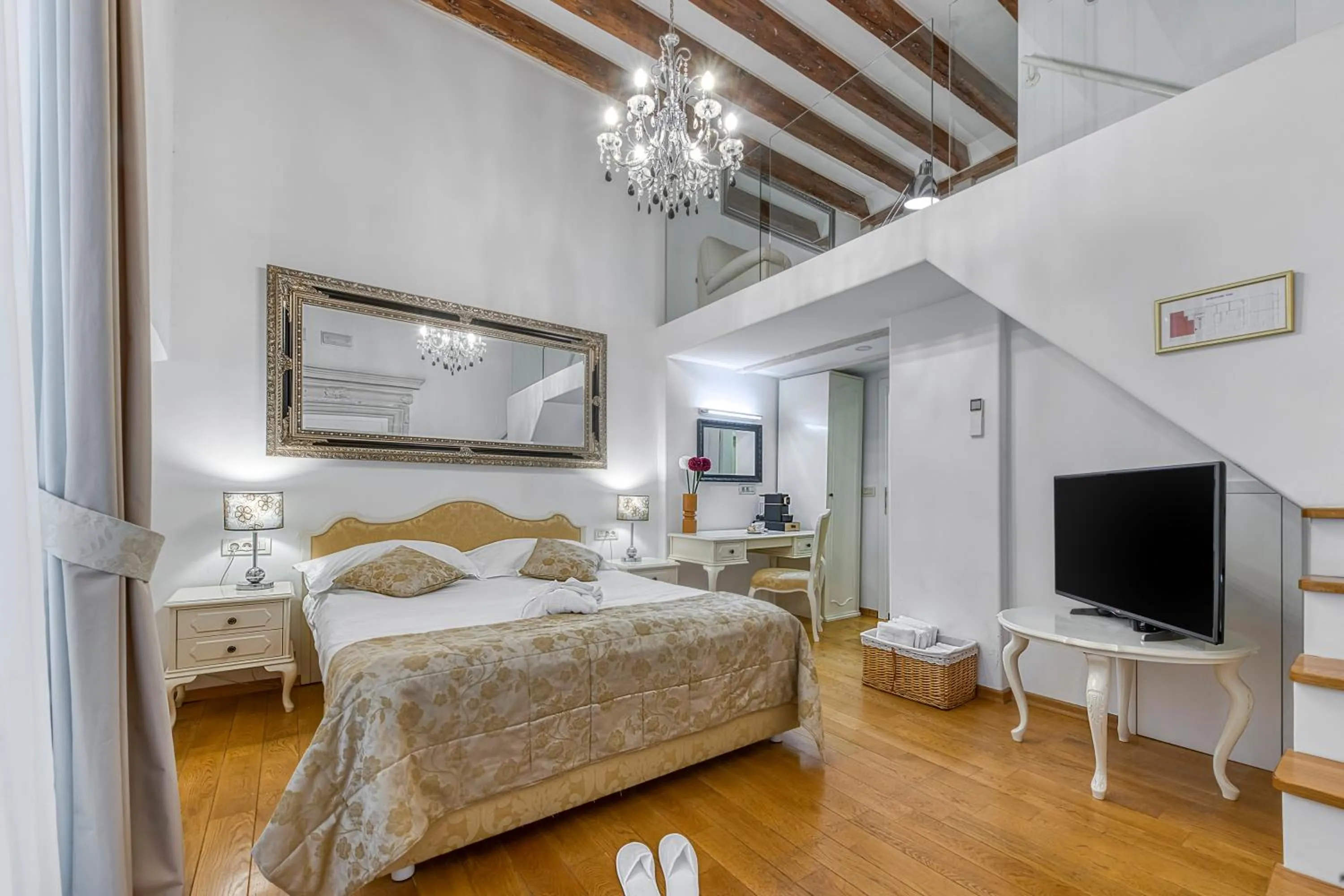 Bedroom, Bed in Palmotta Palace