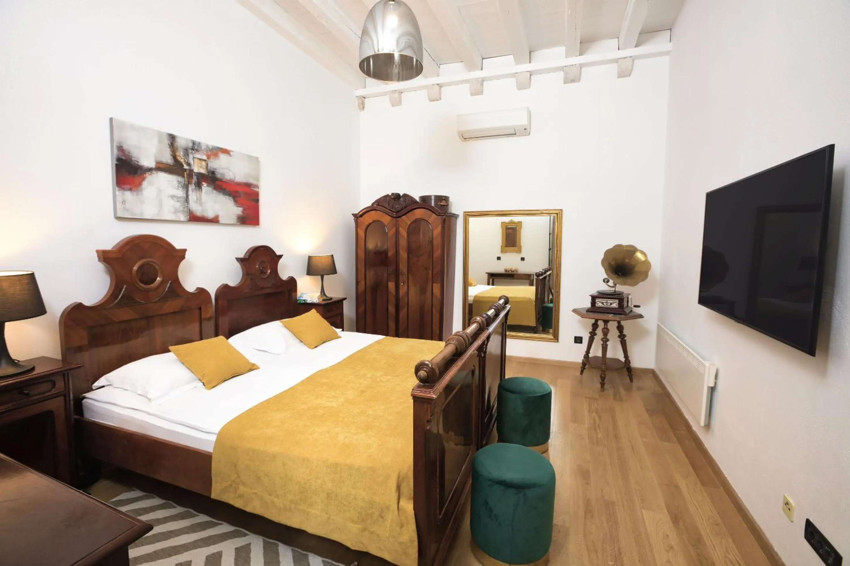 Bedroom, Bed in Palmotta Palace