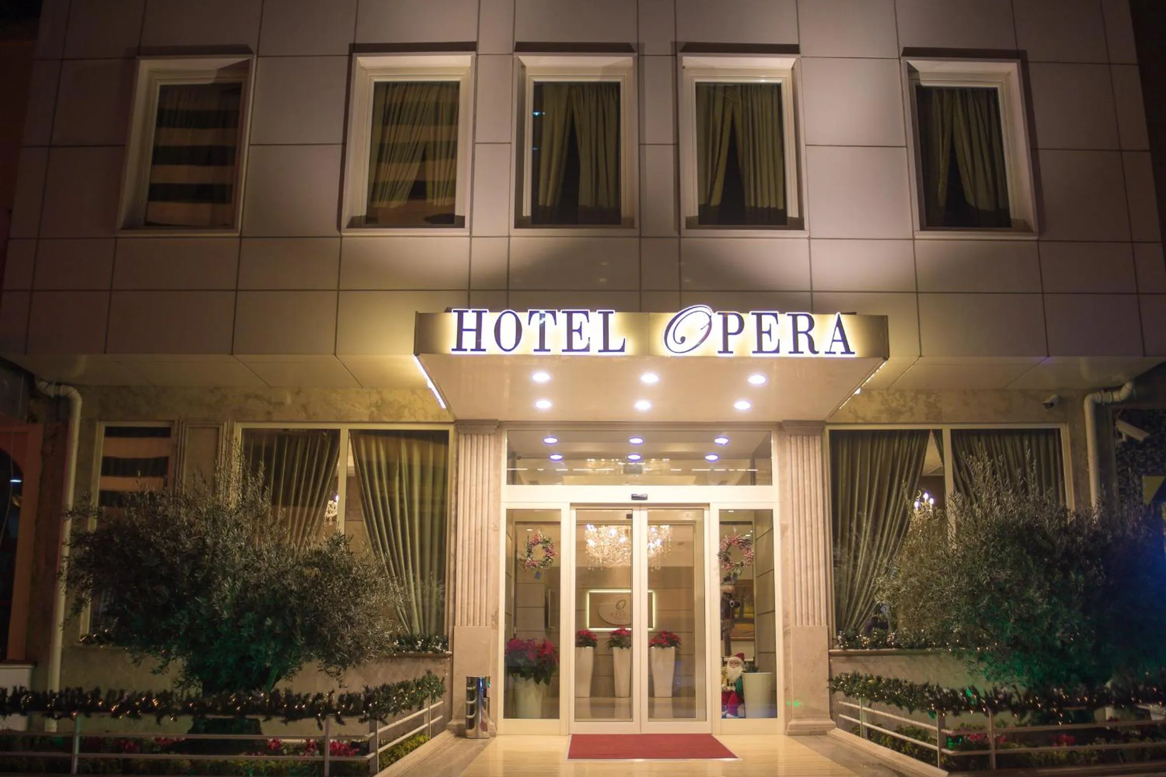 Facade/entrance in Hotel Opera