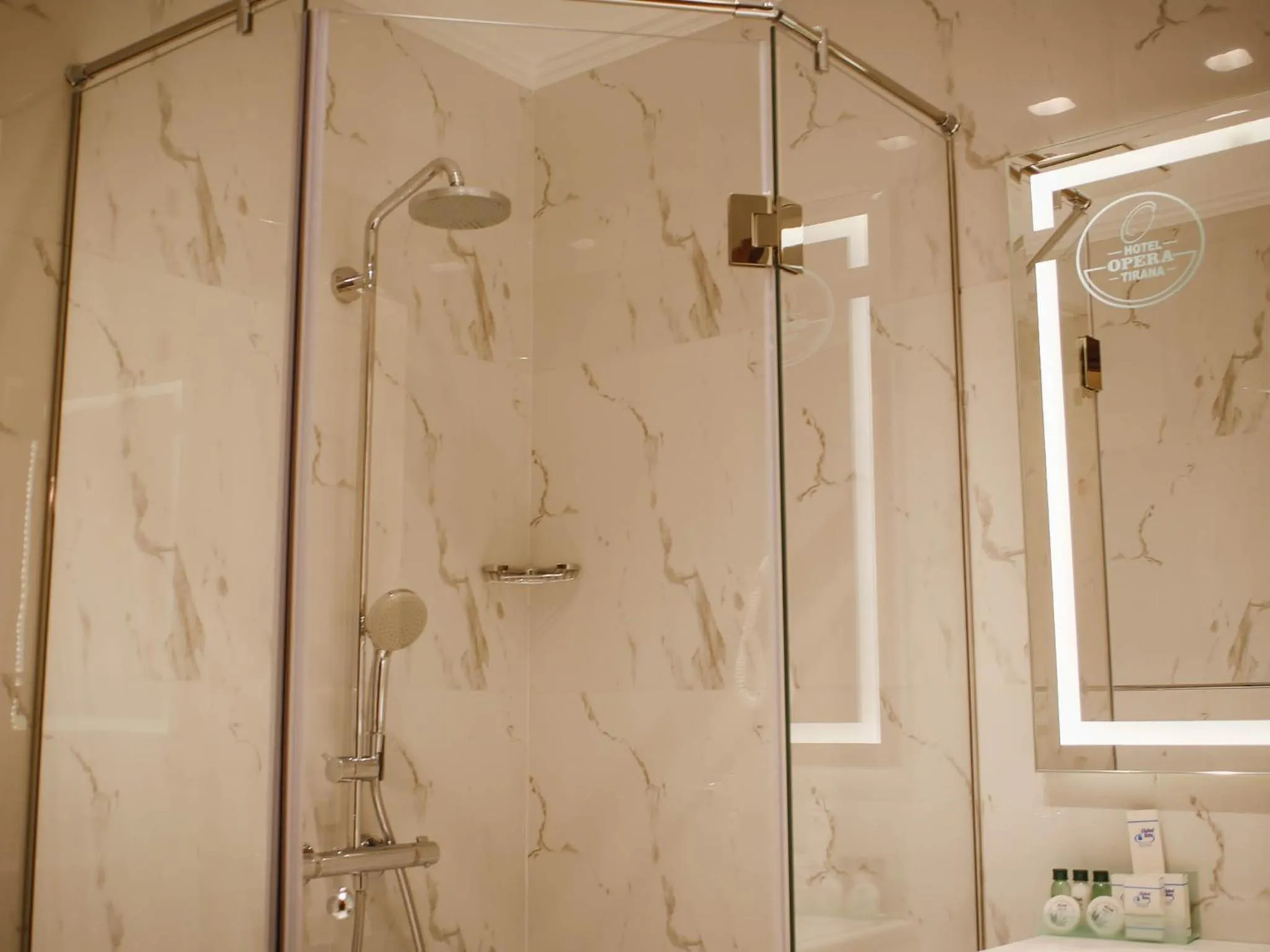 Shower in Hotel Opera