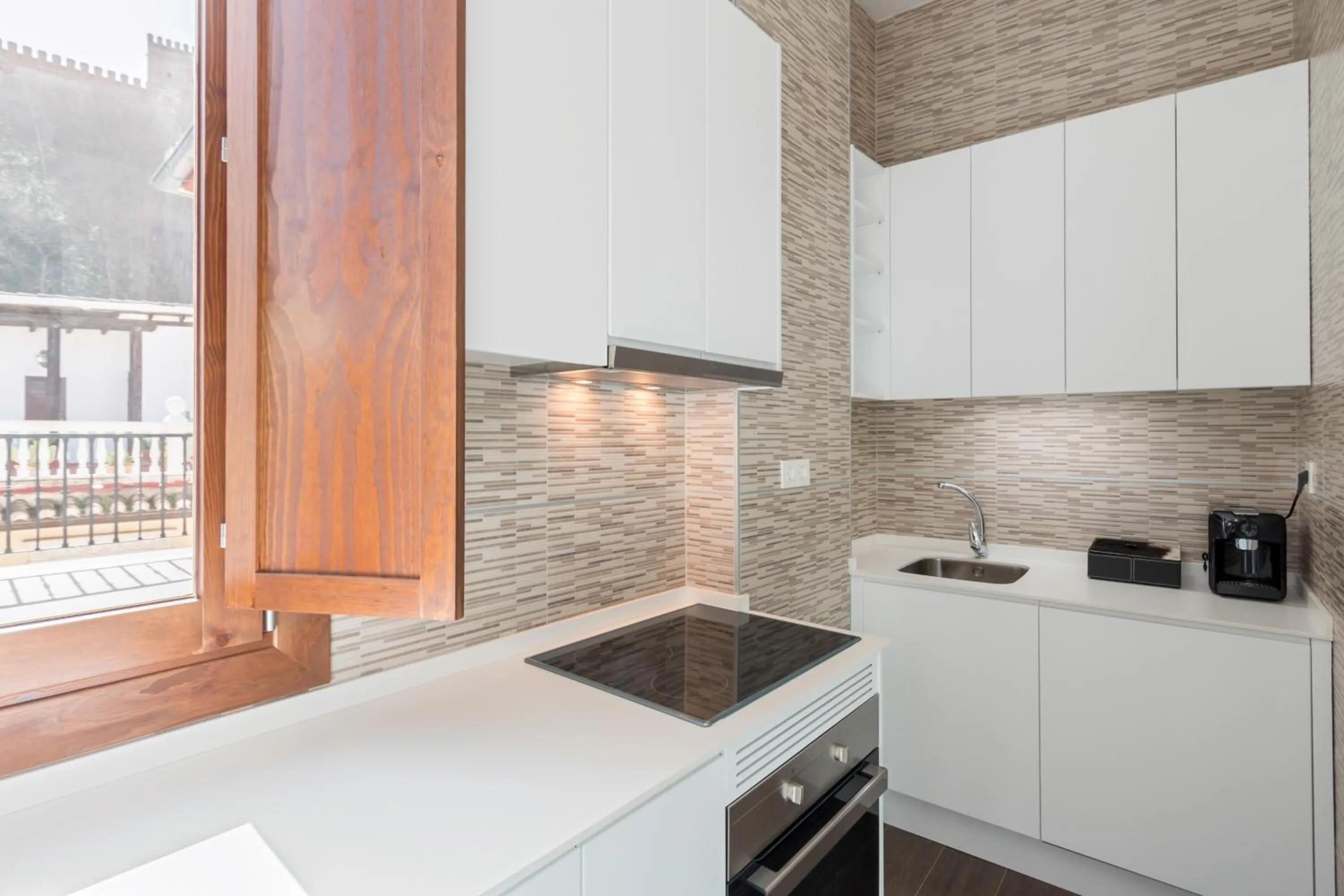 Kitchen or kitchenette in BiBo Suites Oro del Darro