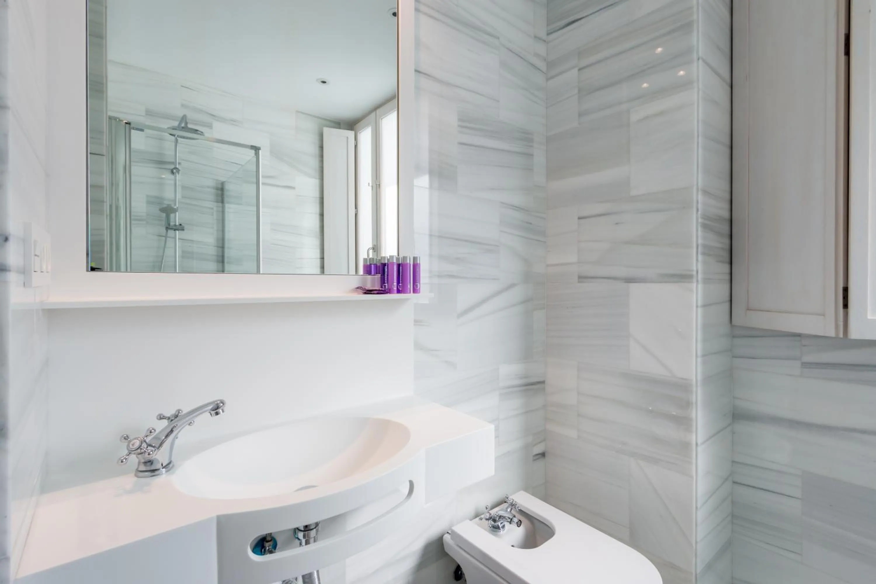 Bathroom in BiBo Suites Oro del Darro