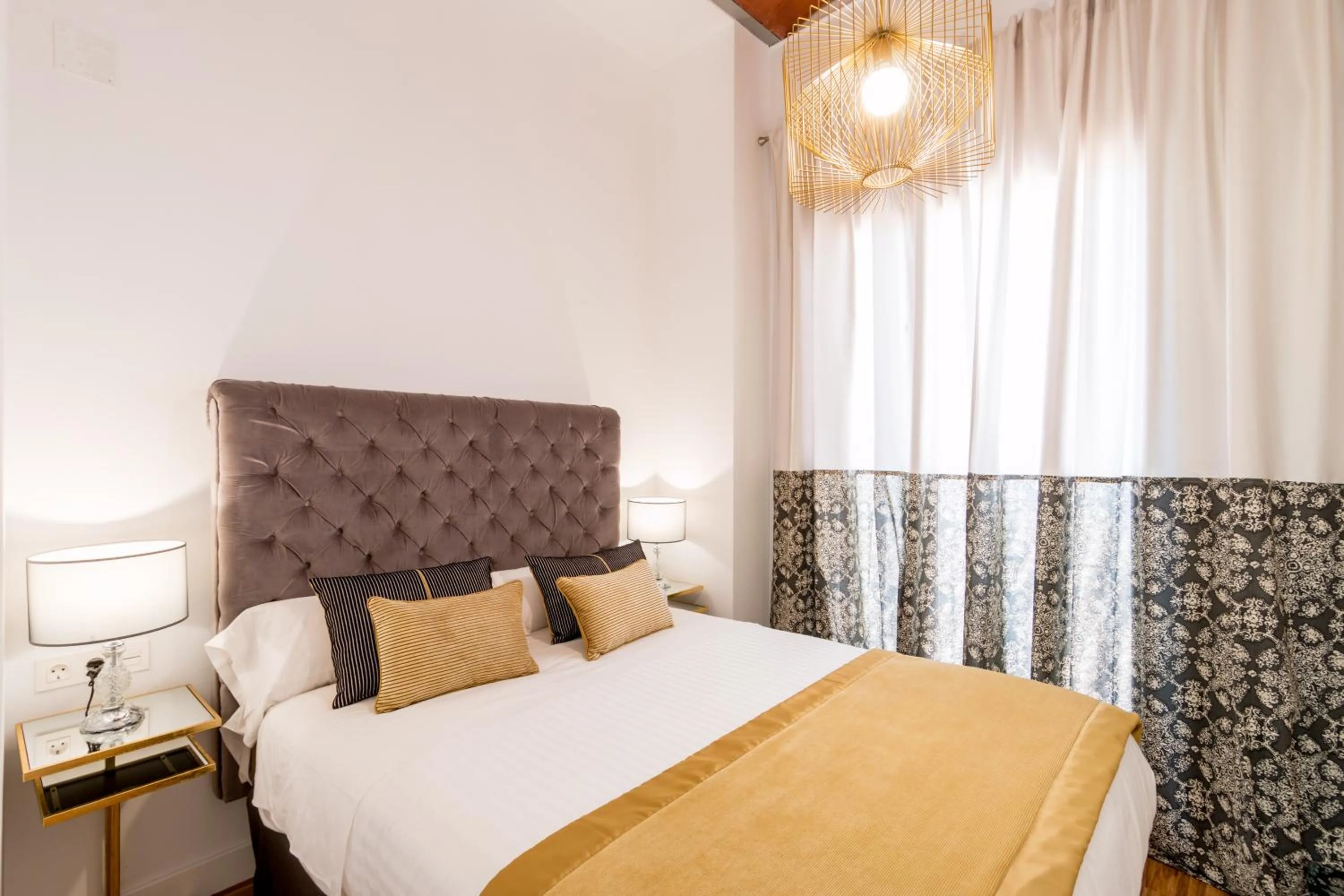 Bedroom, Bed in BiBo Suites Oro del Darro