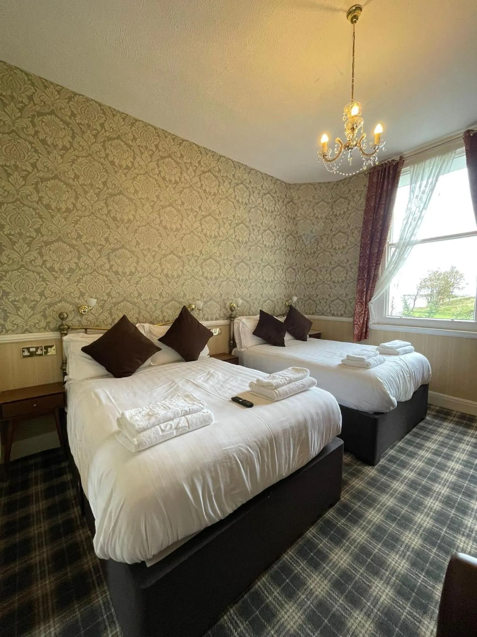 Bedroom, Bed in Headlands Hotel