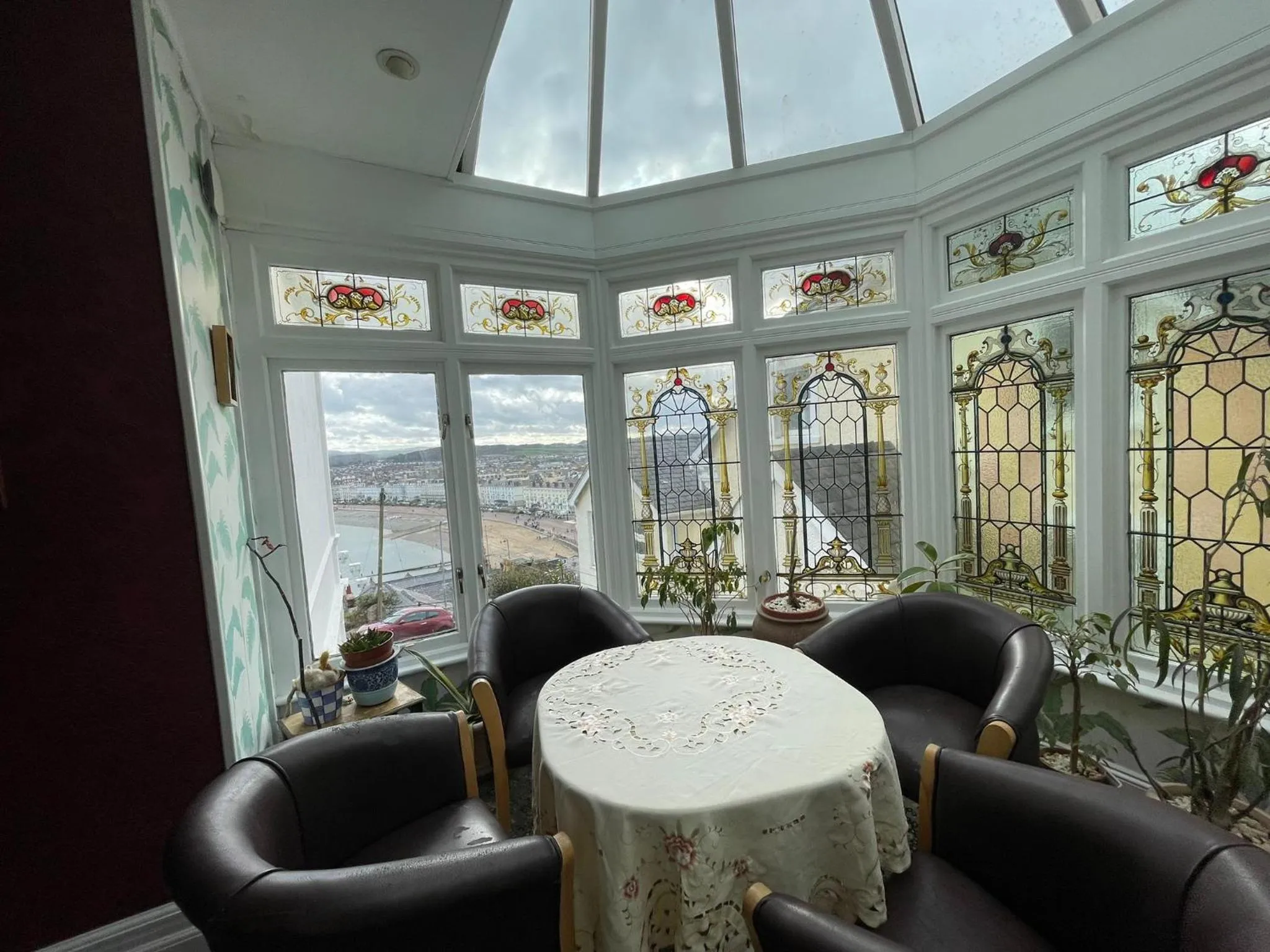 Lounge or bar in Headlands Hotel