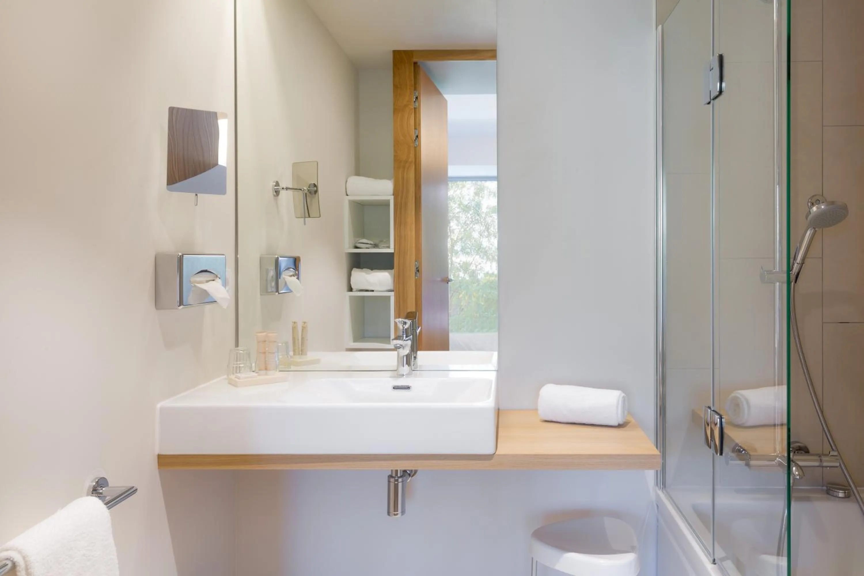 Bathroom in Best Western Plus Hotel Divona Cahors