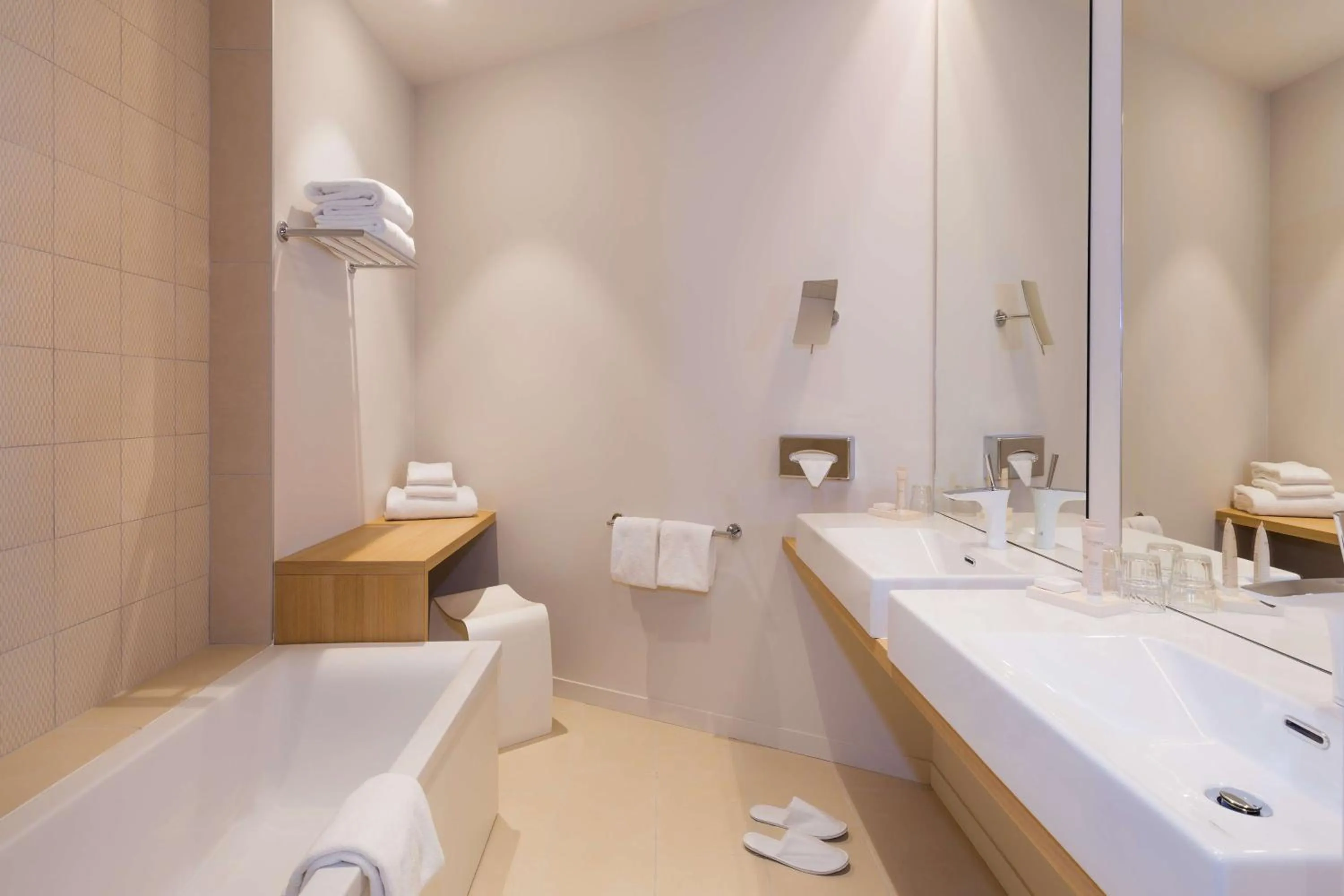 Photo of the whole room in Best Western Plus Hotel Divona Cahors