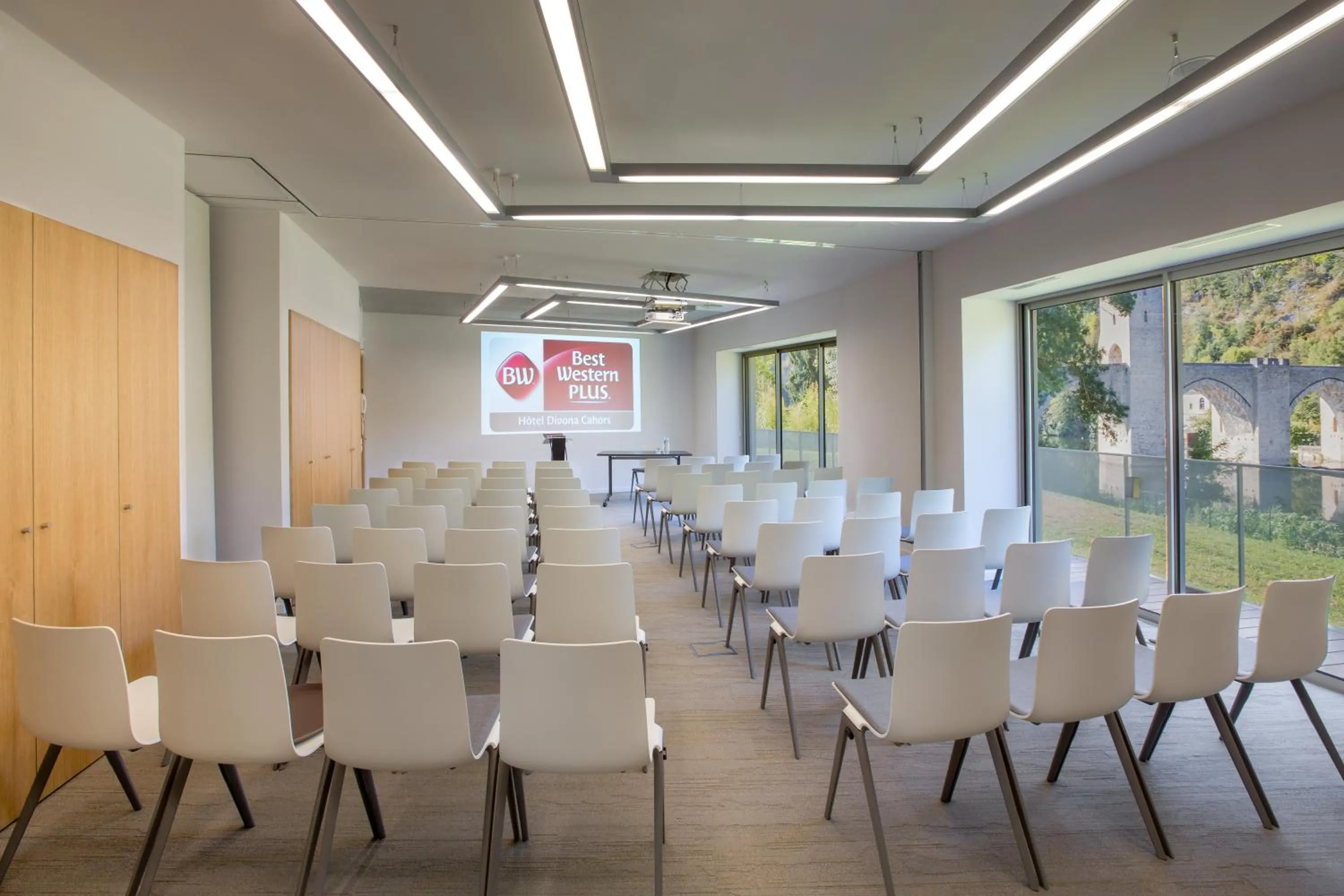 Day in Best Western Plus Hotel Divona Cahors