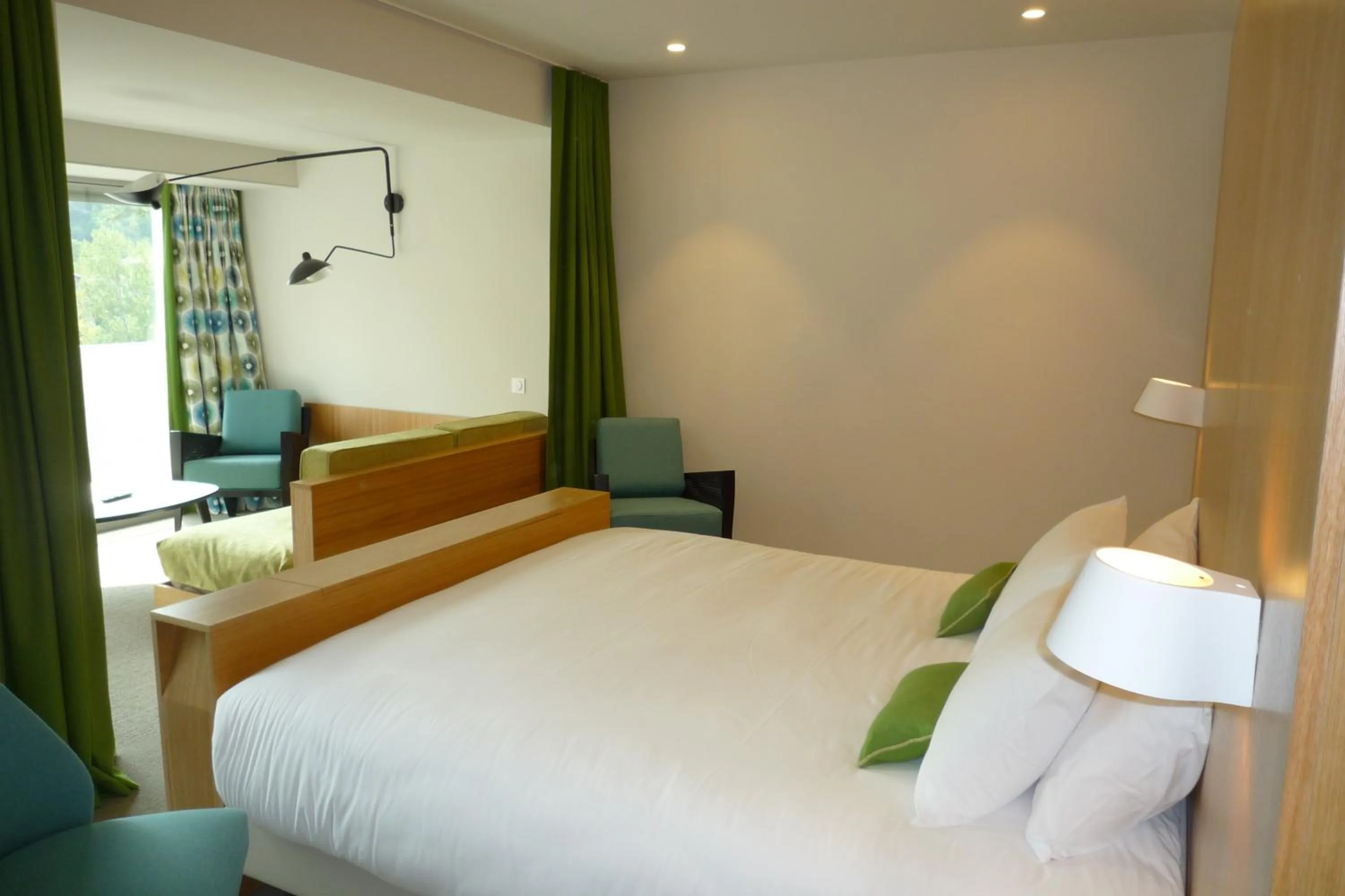 Bed in Best Western Plus Hotel Divona Cahors
