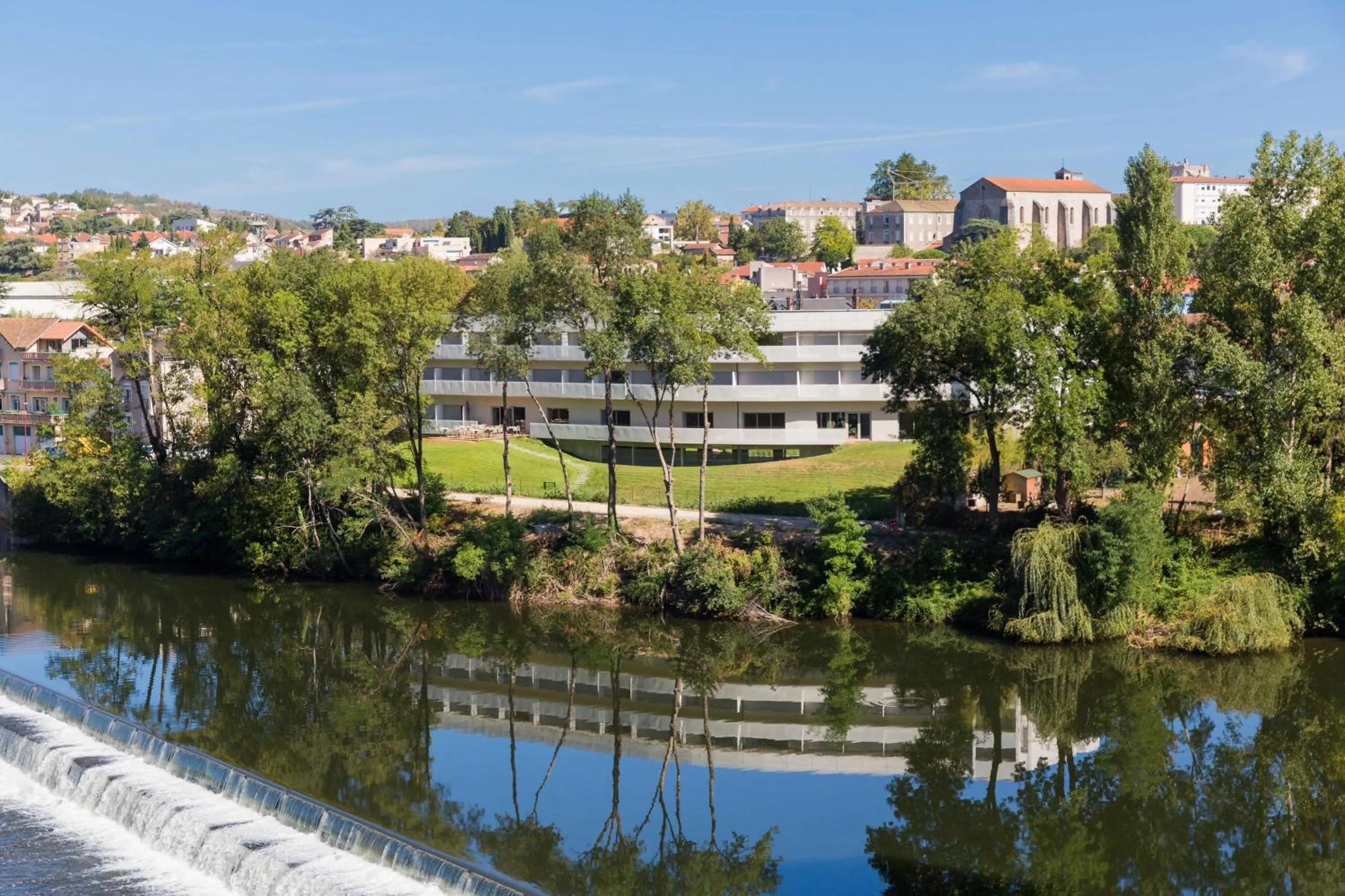 Property building in Best Western Plus Hotel Divona Cahors