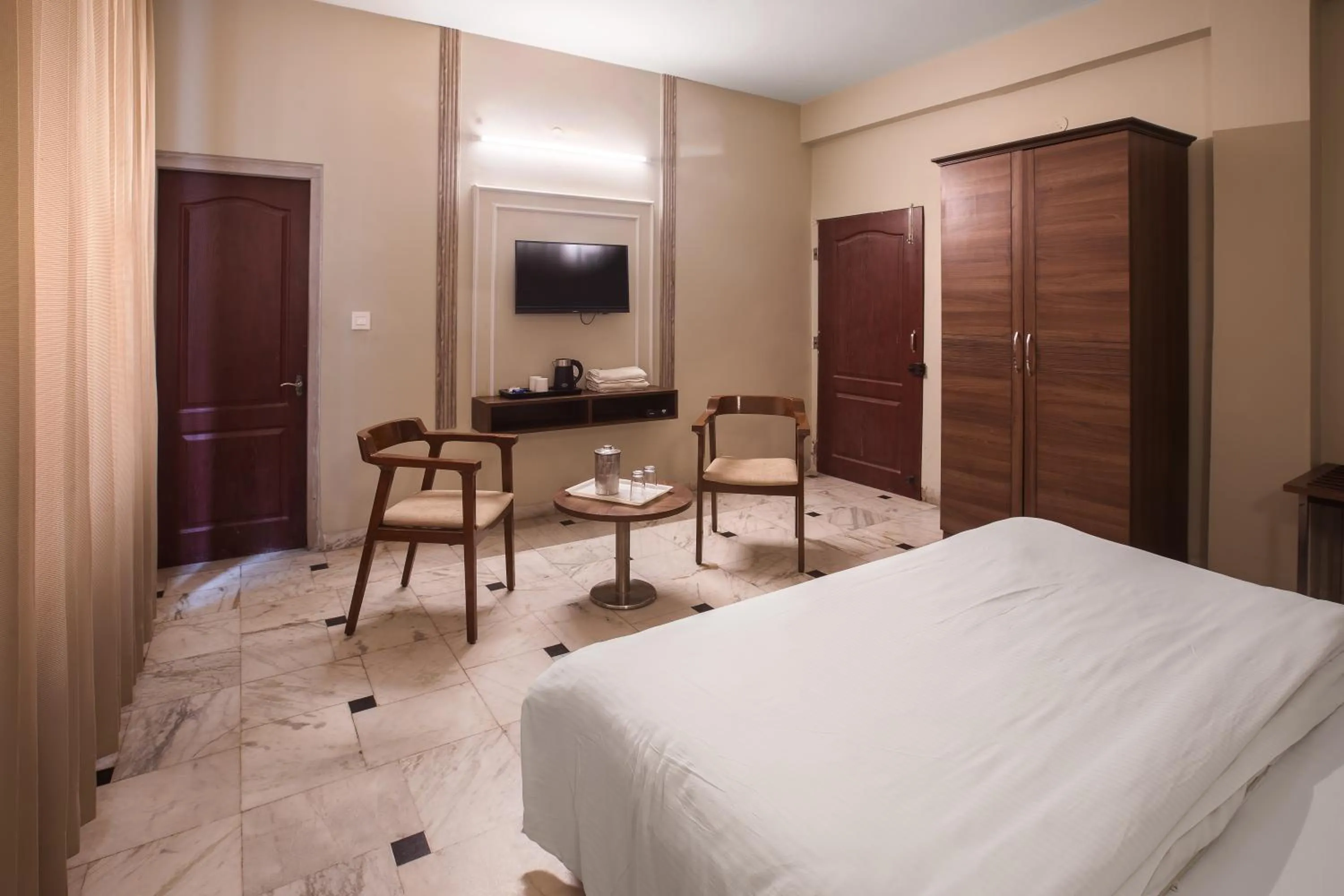 Bed in Hotel Bhakti Dhama