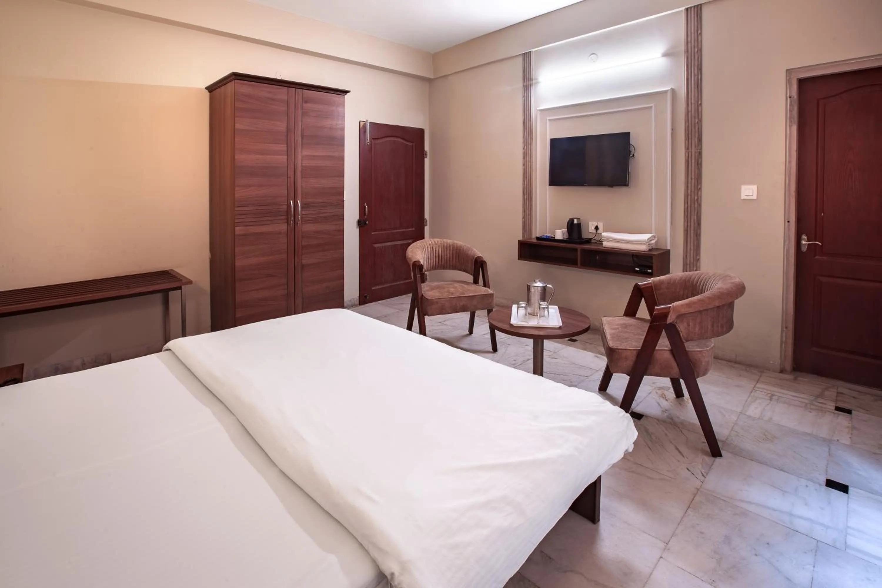 Bed in Hotel Bhakti Dhama