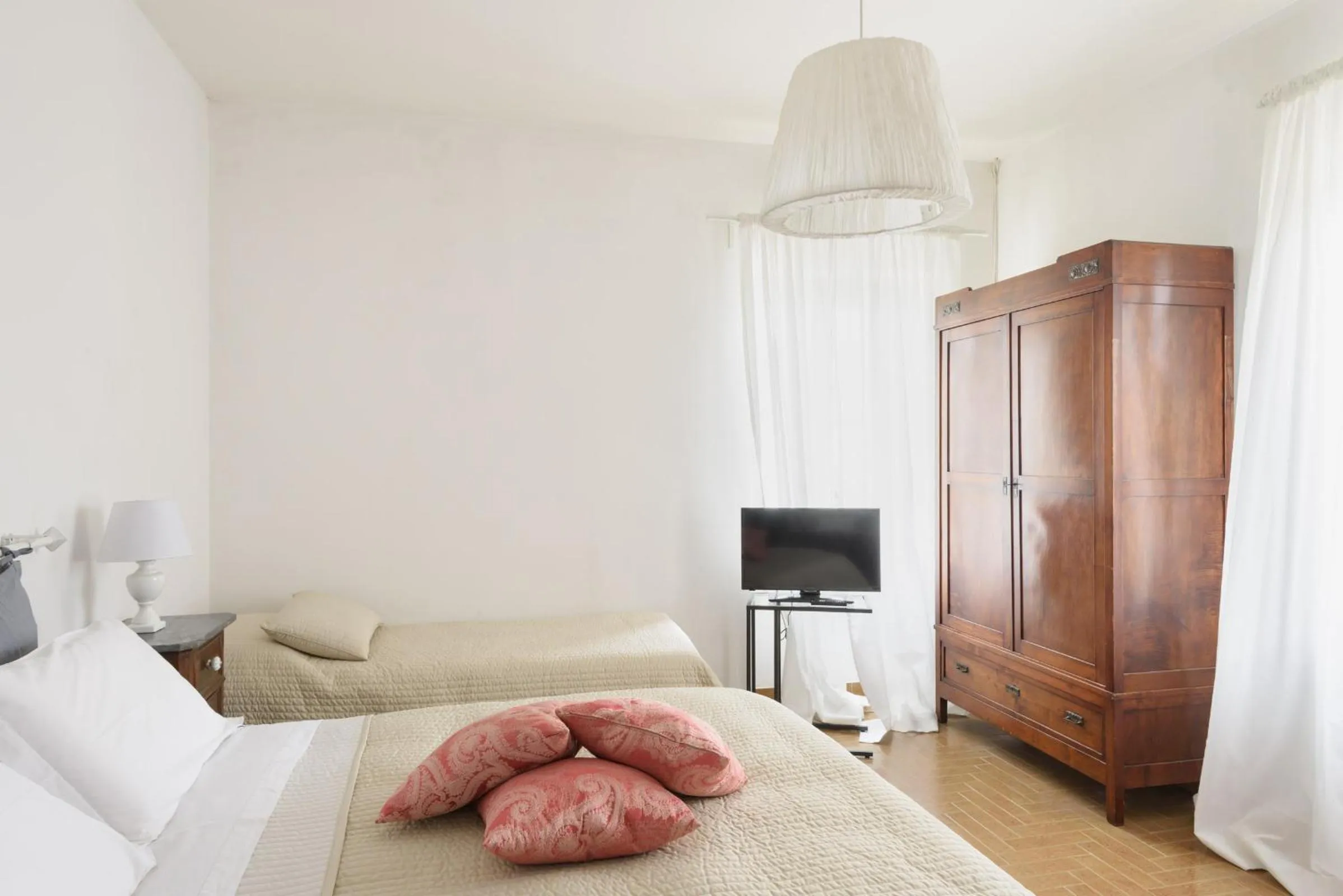 Bedroom, Bed in Un Petit Paradis