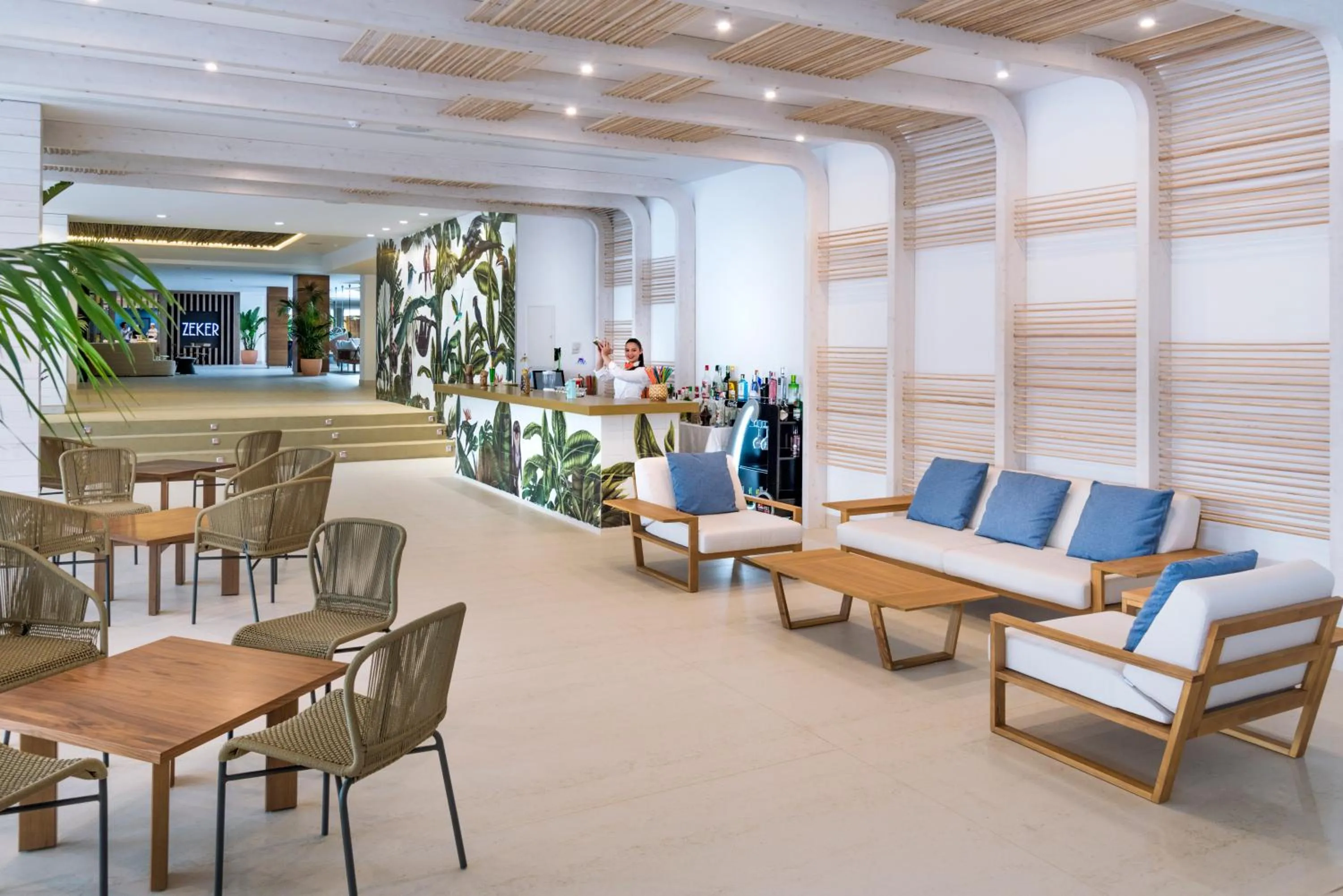 Lounge or bar in Mediterraneo Bay Hotel & Resort