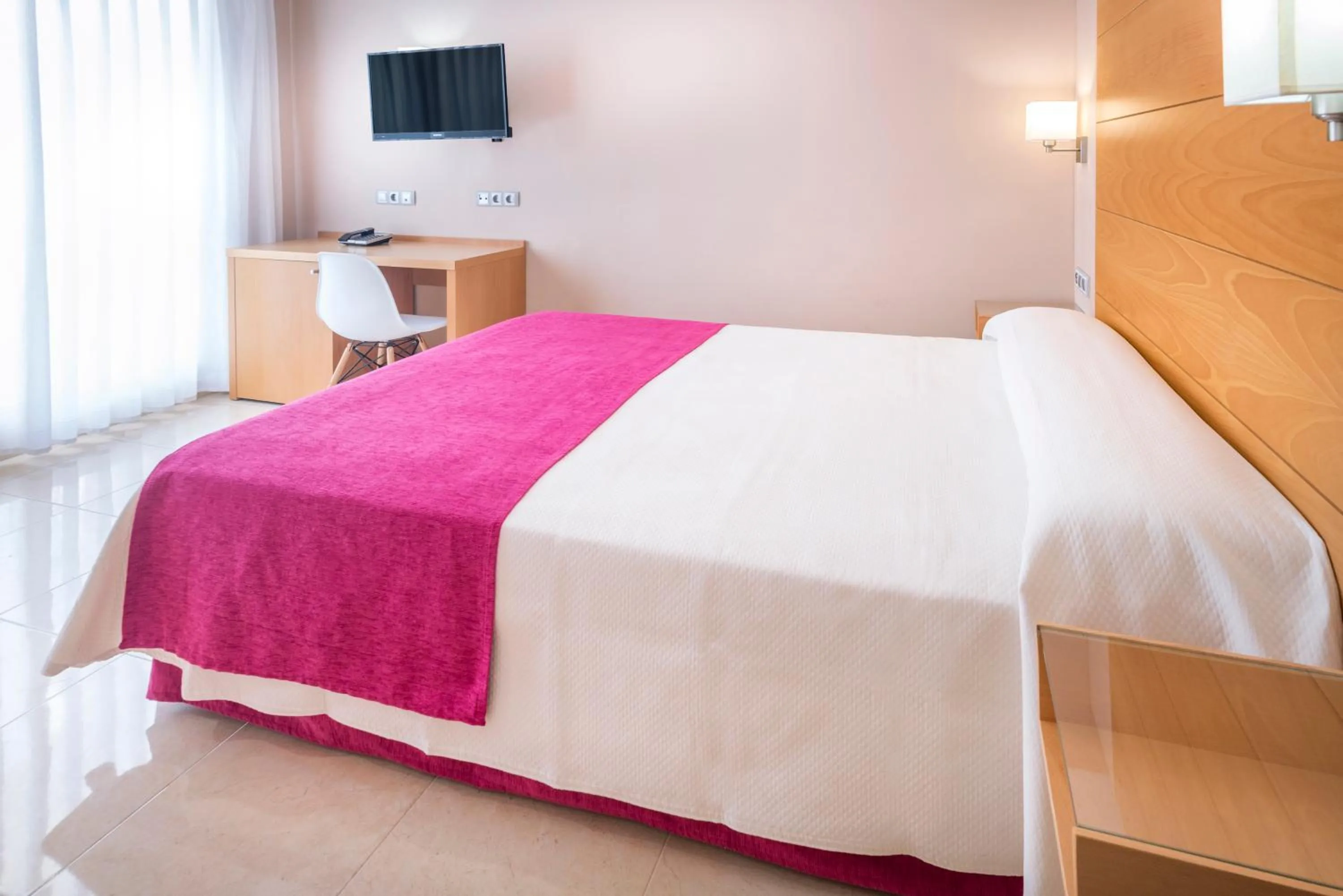 Bed in Mediterraneo Bay Hotel & Resort