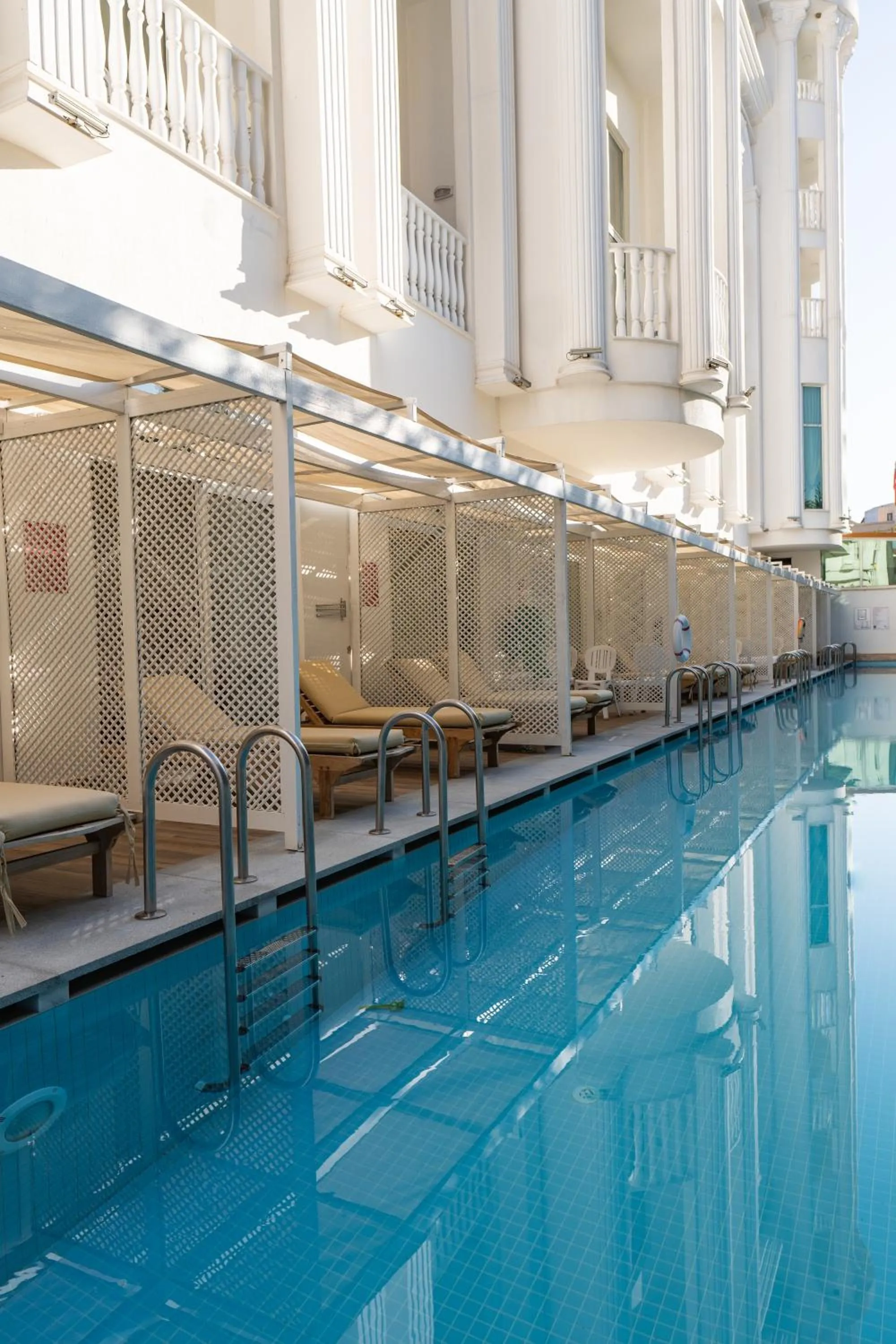 Pool view in Side Royal Palace