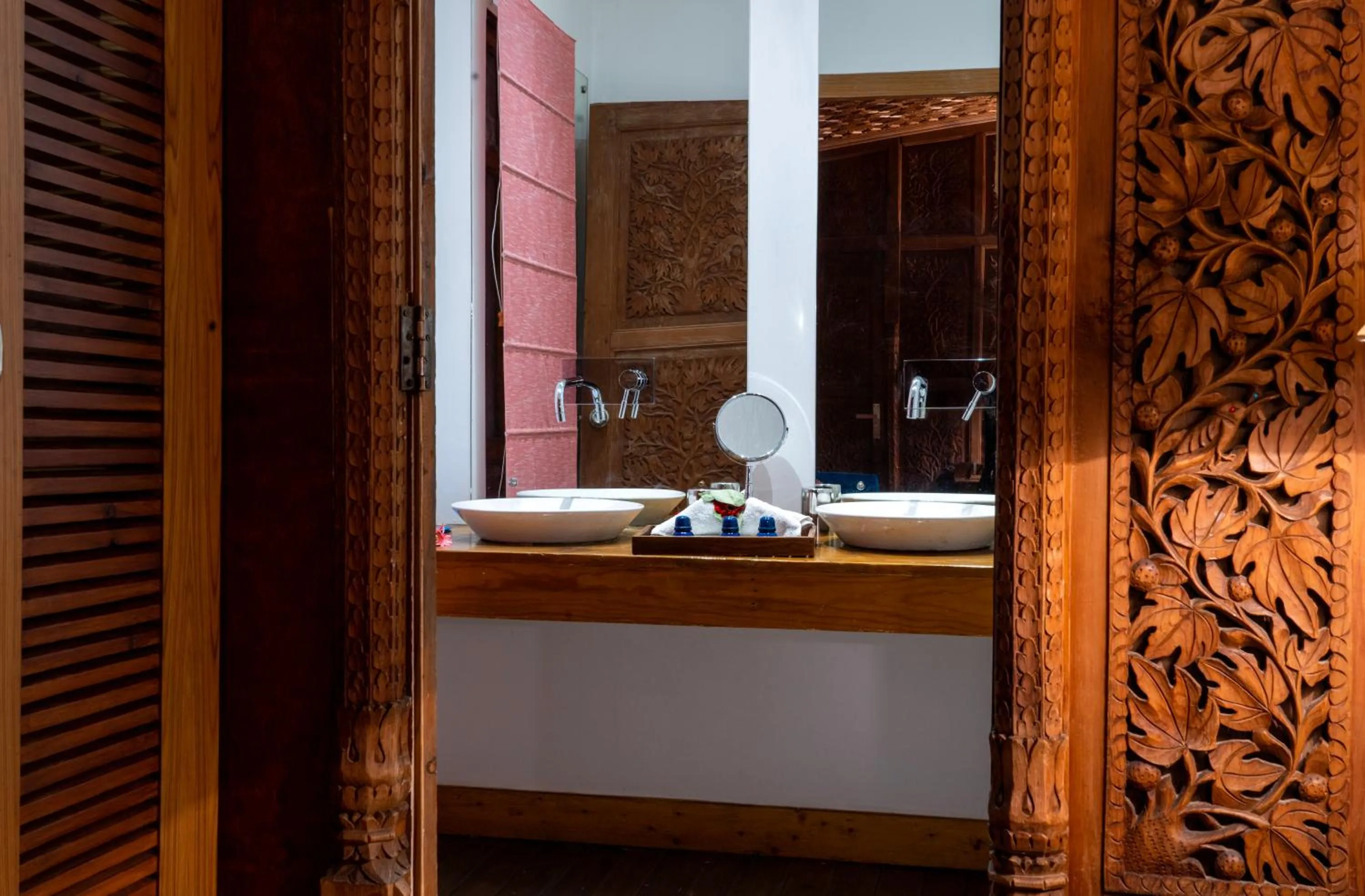 Sukoon Houseboat Dal Lake