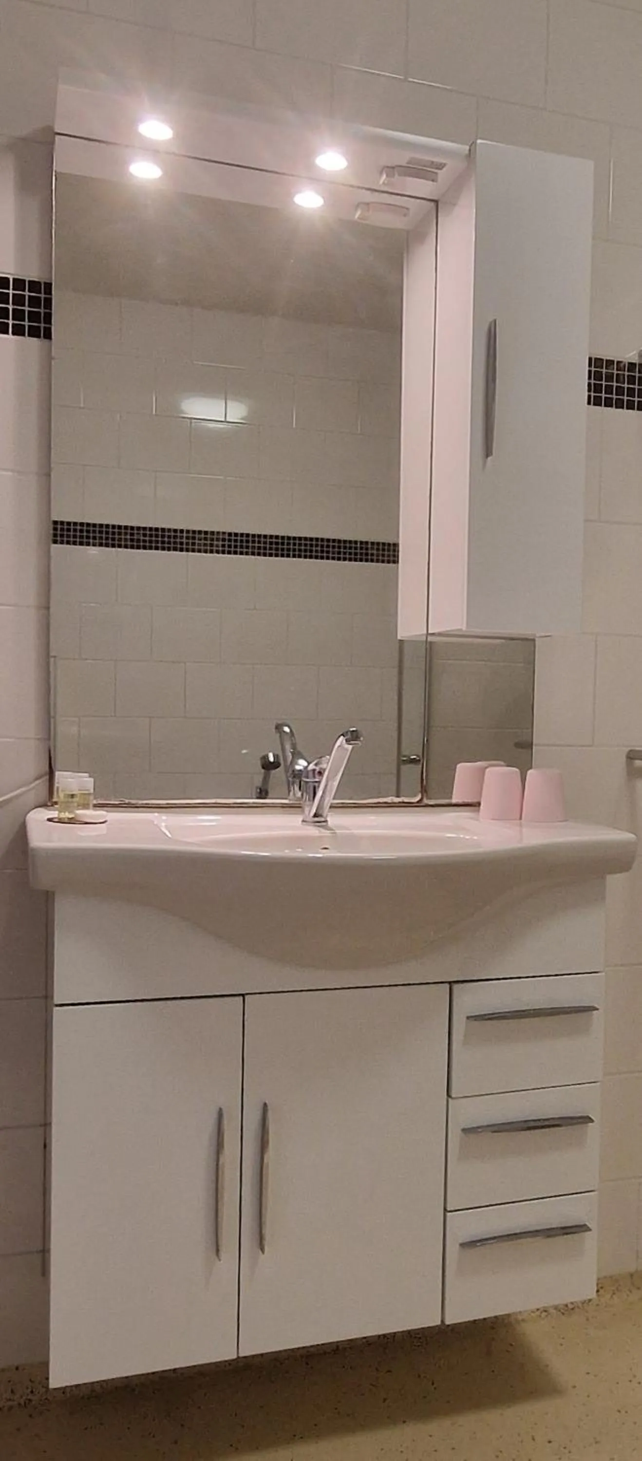 Bathroom in Hotel Garni Am Lindenhof Bunde